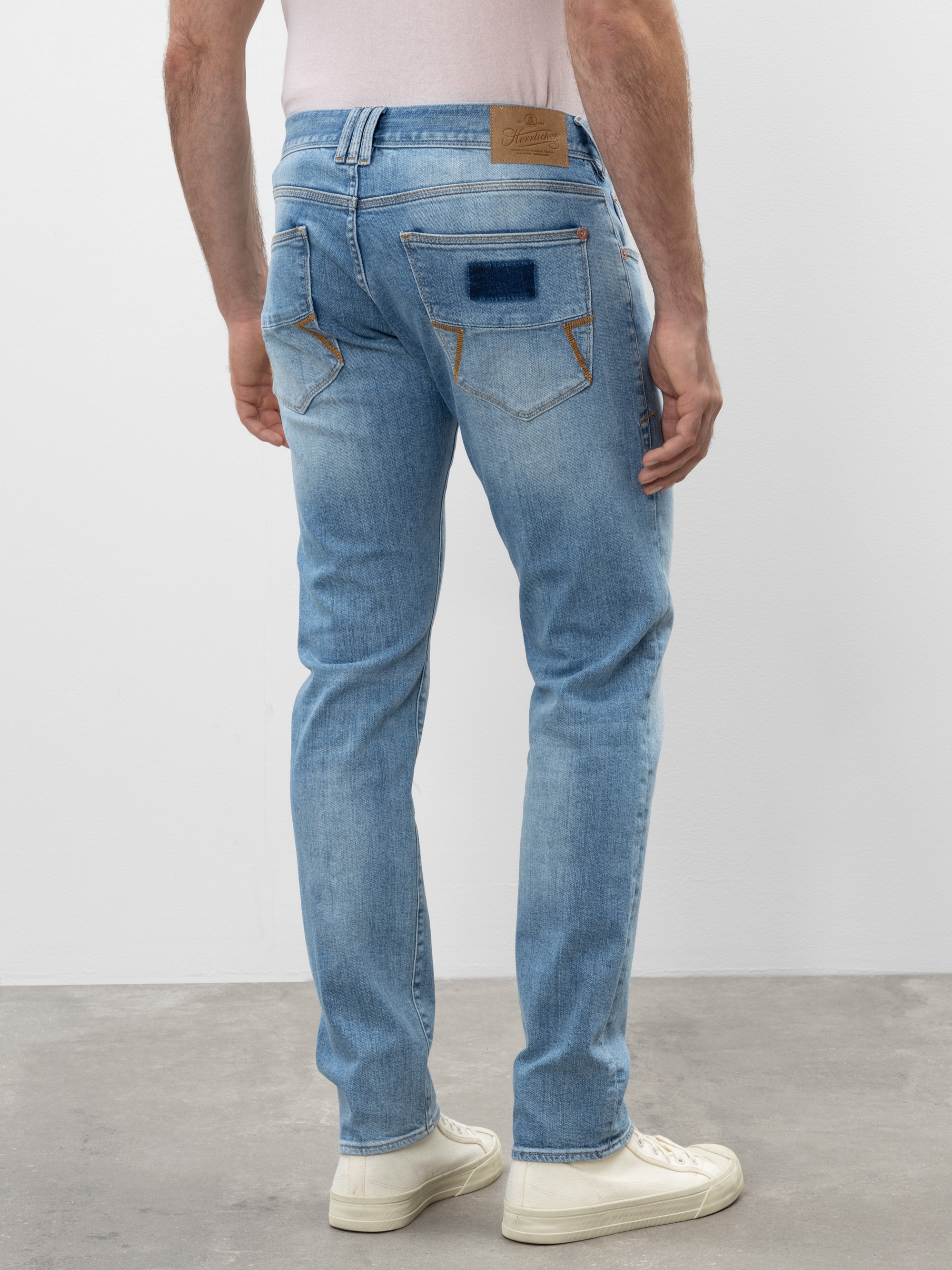 Modell Trade Jeans aus Bio-Baumwolle