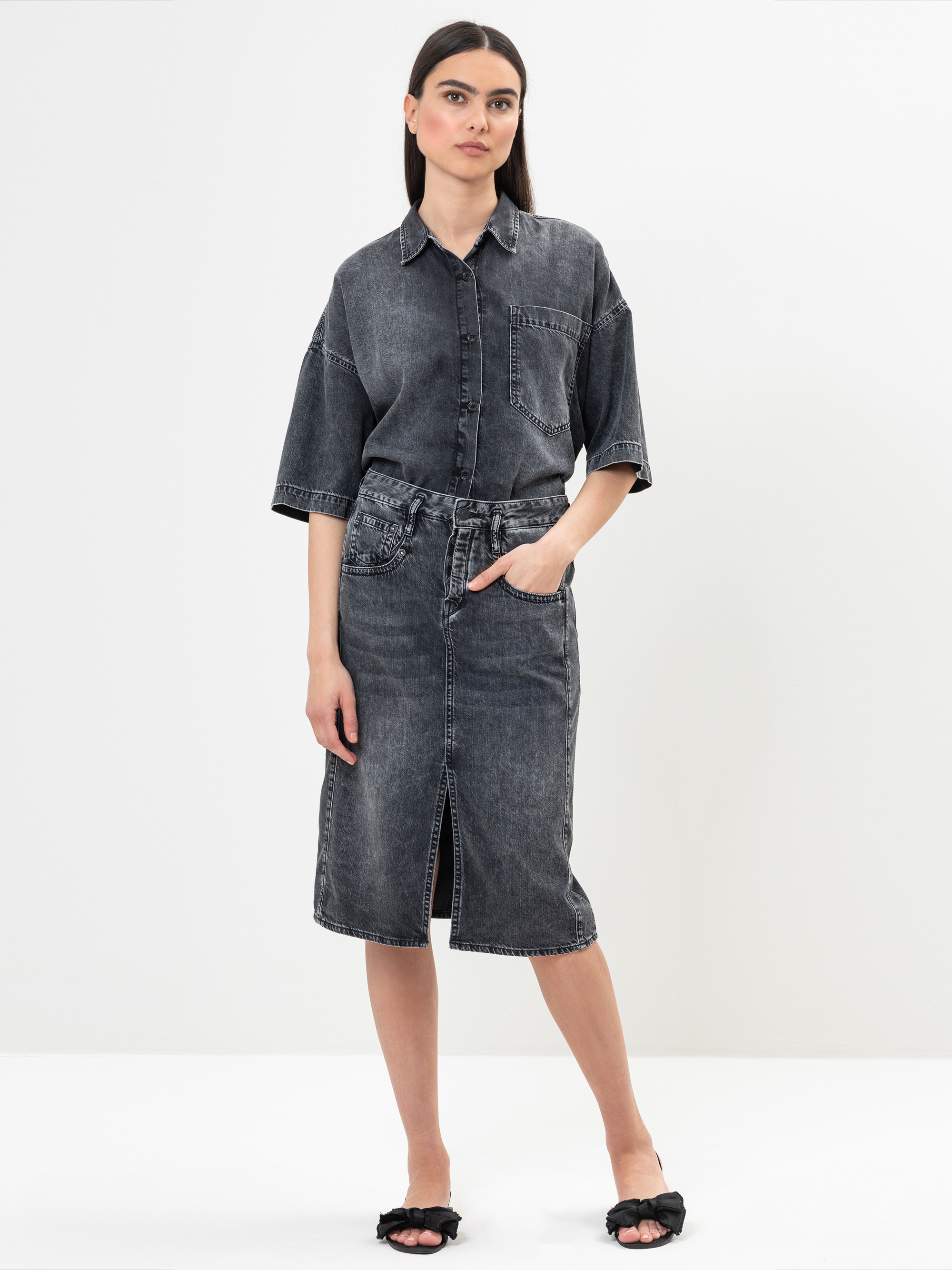 Modell Shyra Jeansrock midi