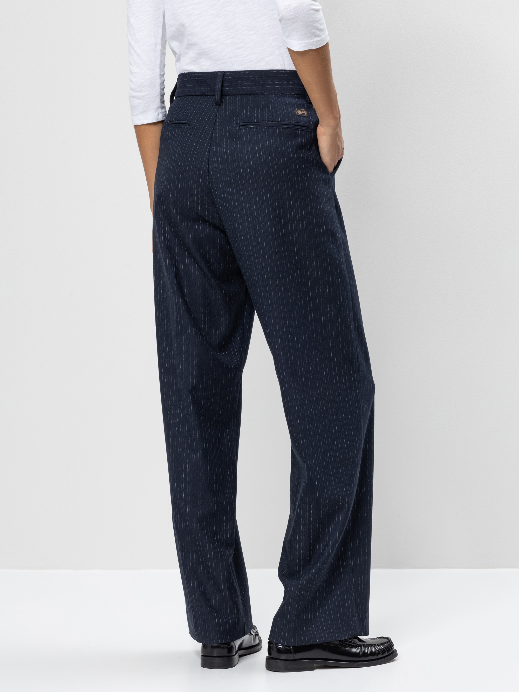 Modell Moonlight Nadelstreifen Hose