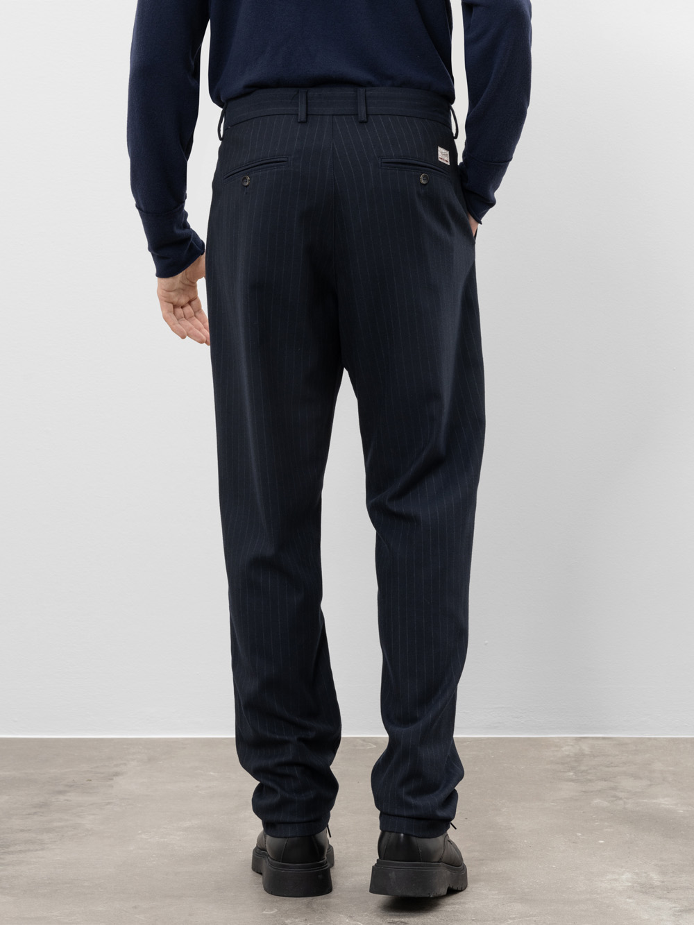 Modell Clifford Hose mit Nadelstreifen