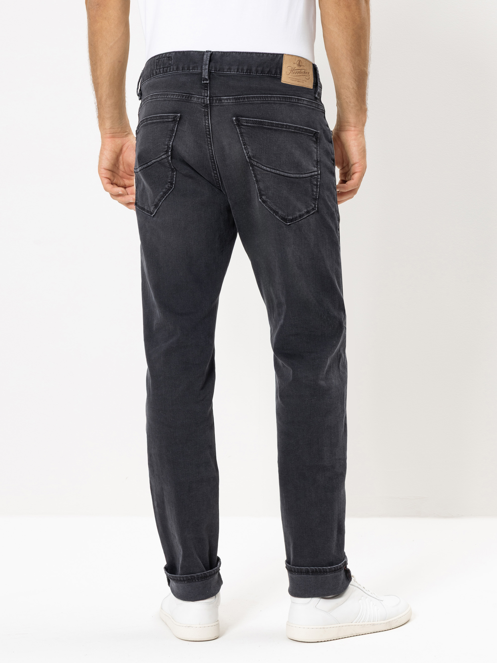 Modell Tyler Tapered Jeans