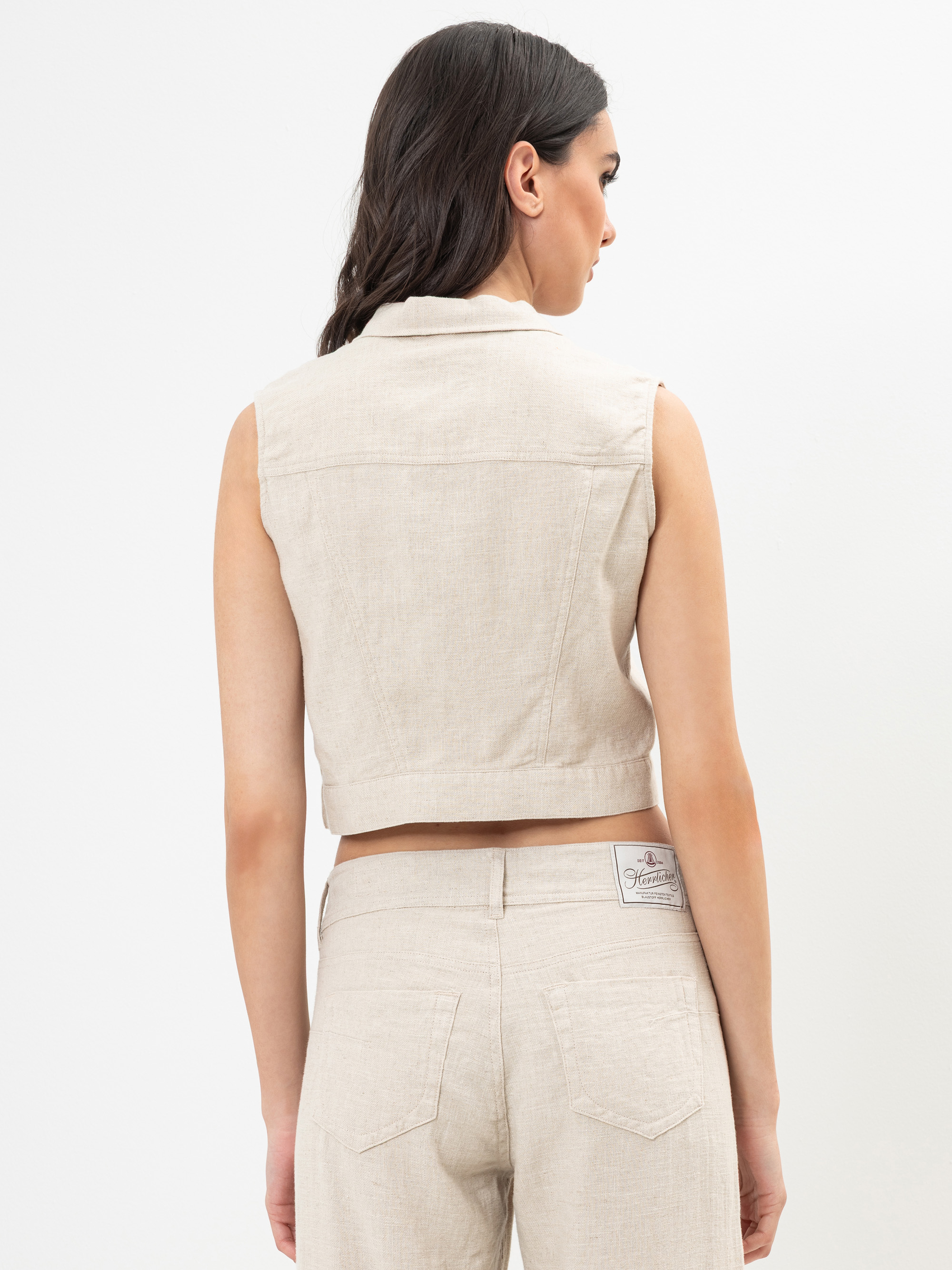 Modell Binie Weste aus Leinen und Baumwolle