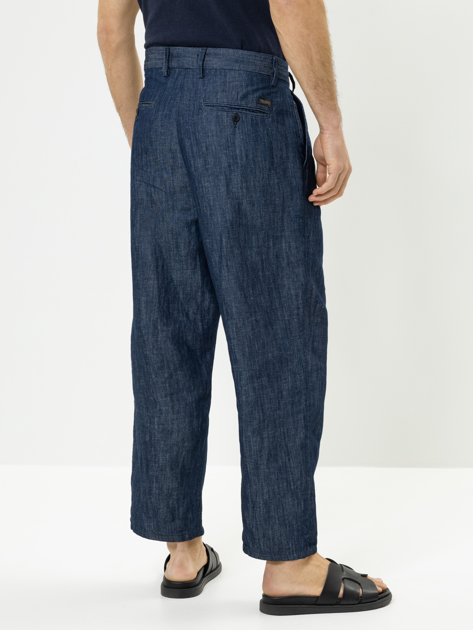 Modell Crafton Slim Hose aus Dark Denim mit Leinen