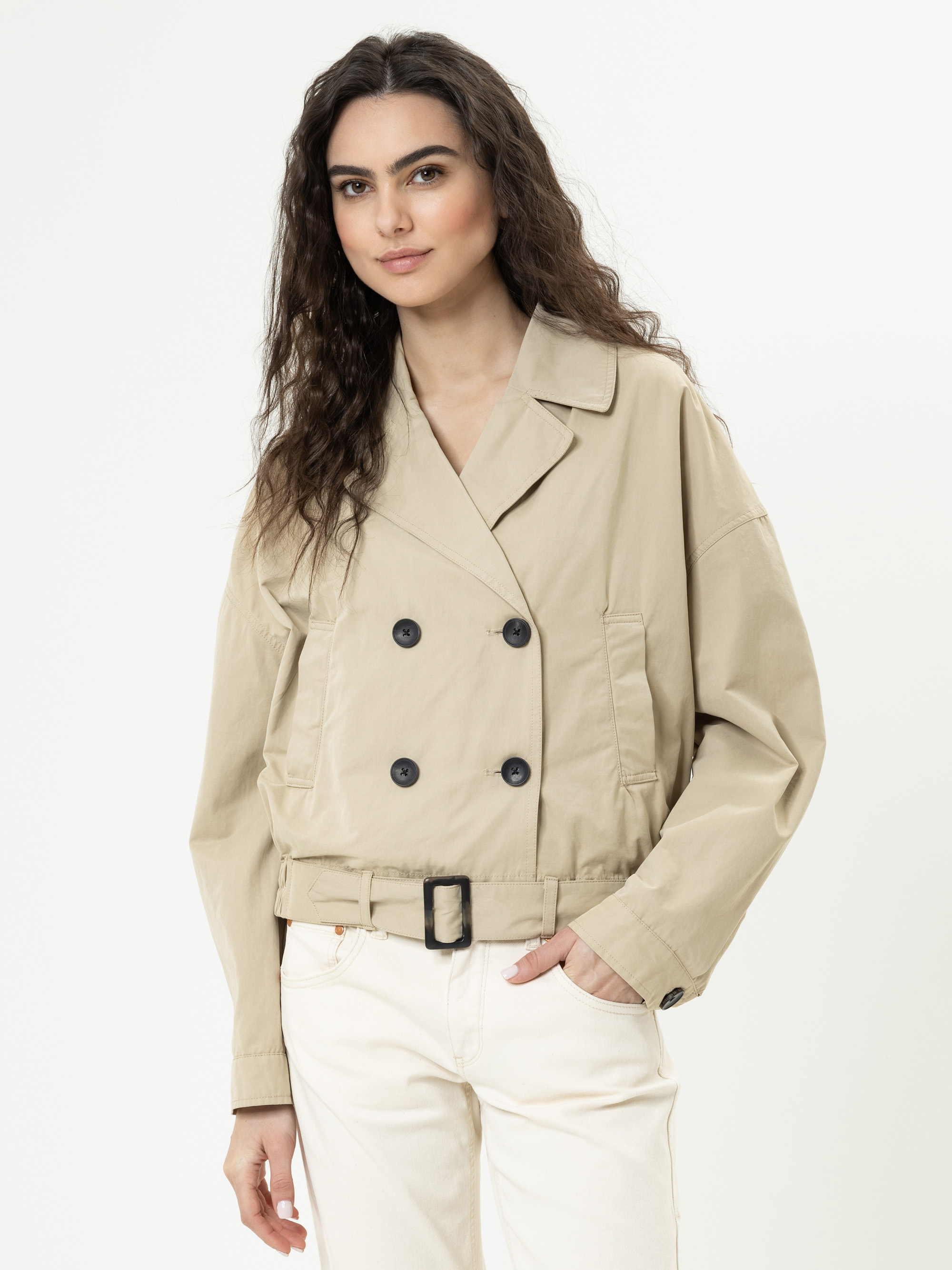Modell Livana Trenchjacke