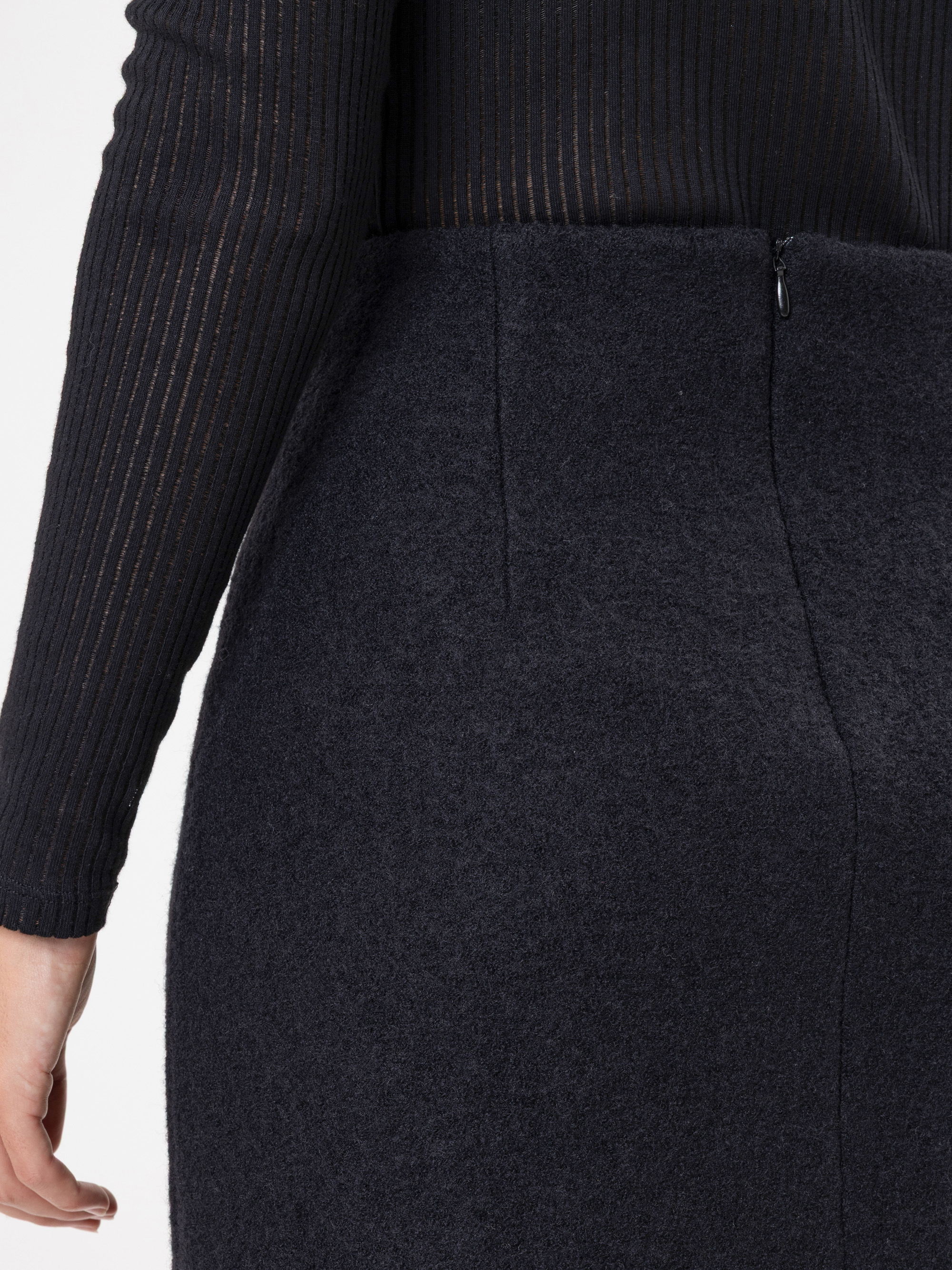 Modell Zelma Minirock aus Bouclé