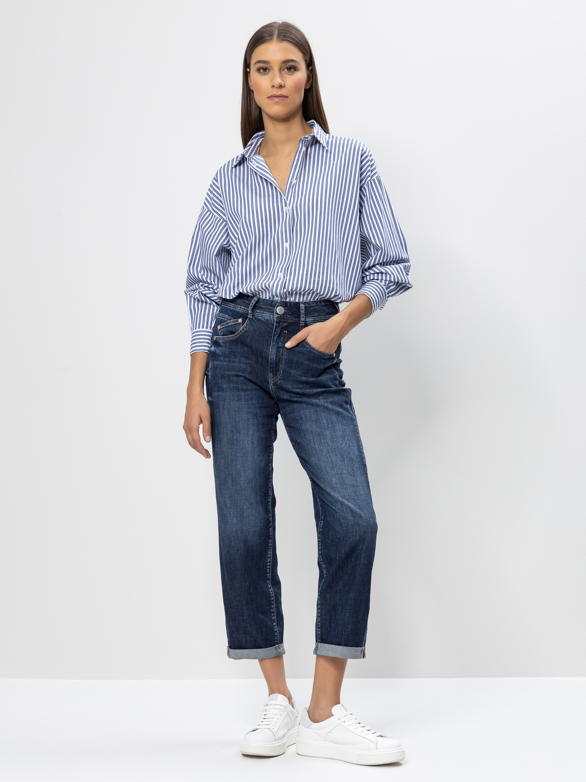 Modell  Gila HI Tap High Waist Jeans mit recycelter Baumwolle