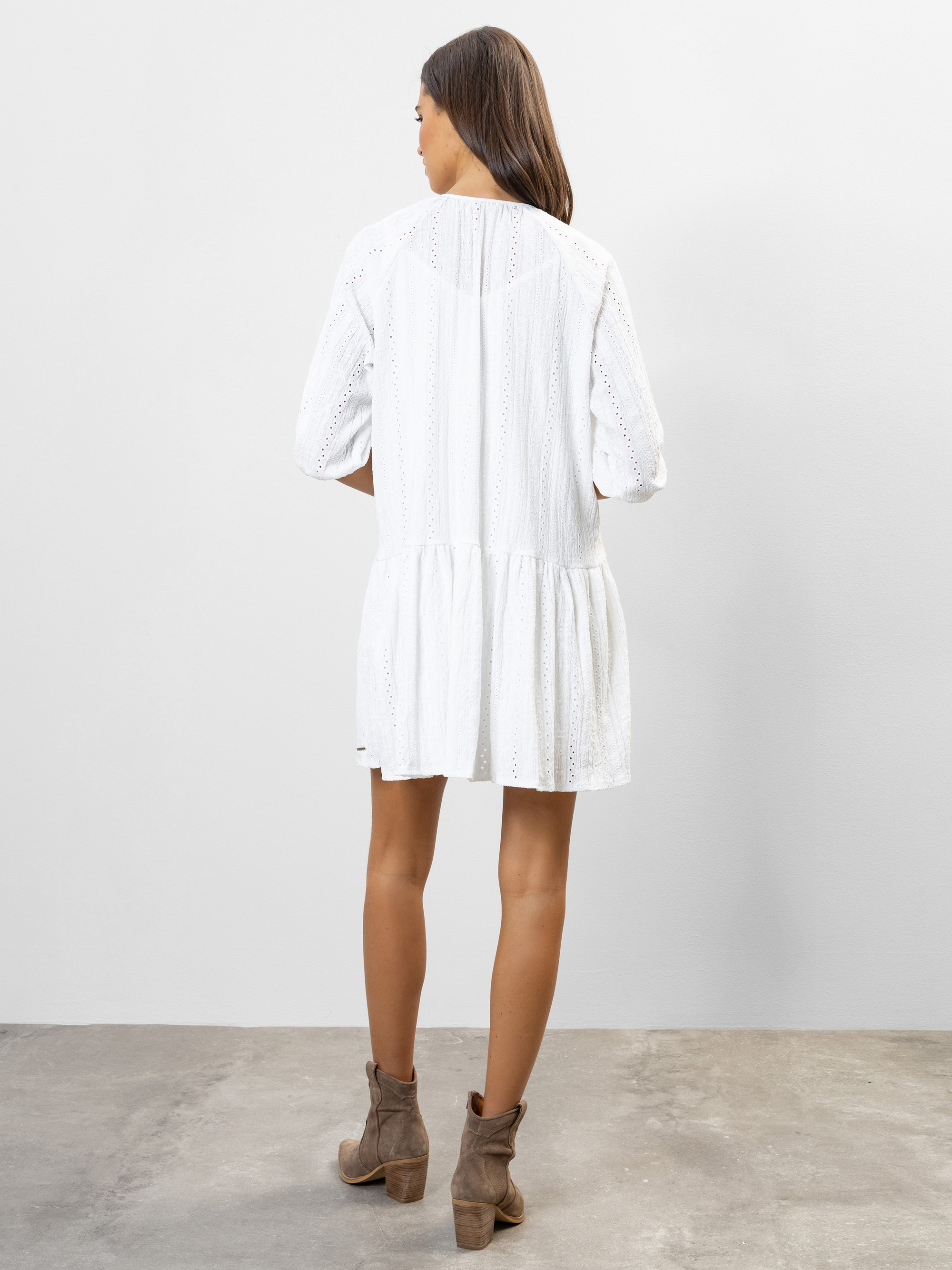 Modell Norina Kleid aus Jersey Lochspitze