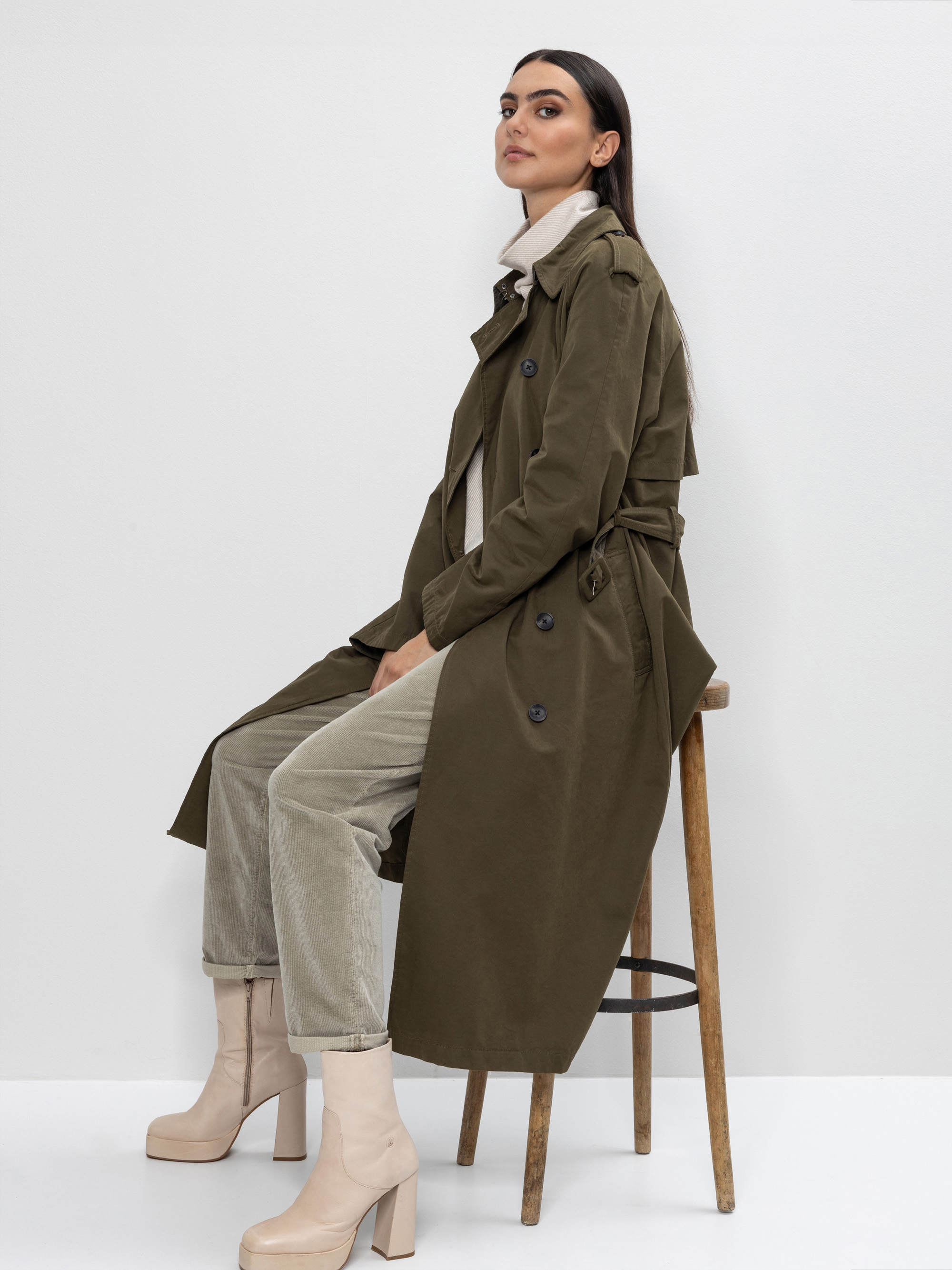 Modell Julina Trenchcoat