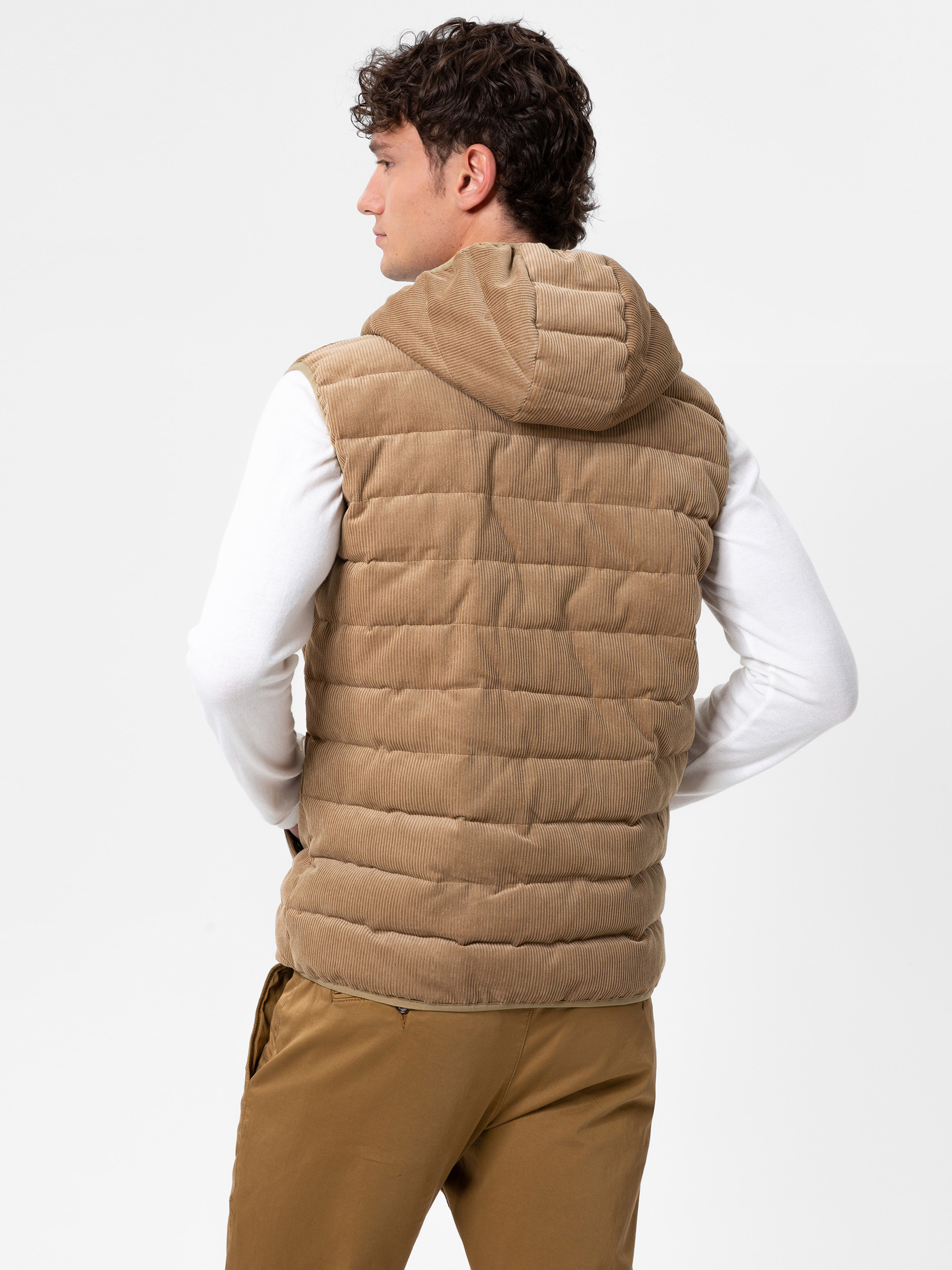 Modell Harvey Steppweste aus Cord