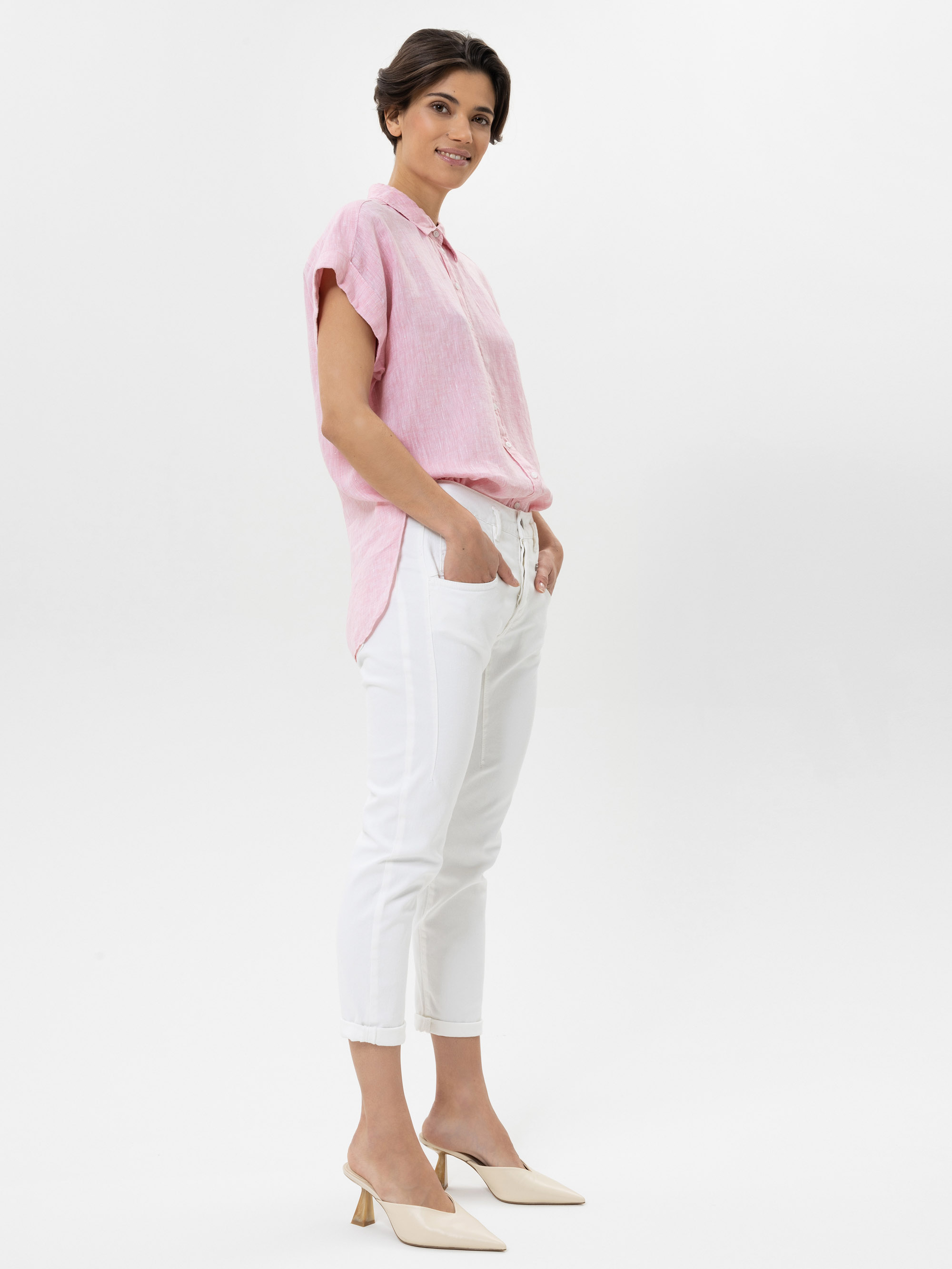 Modell  Lenora Kurzarm Bluse aus Leinen