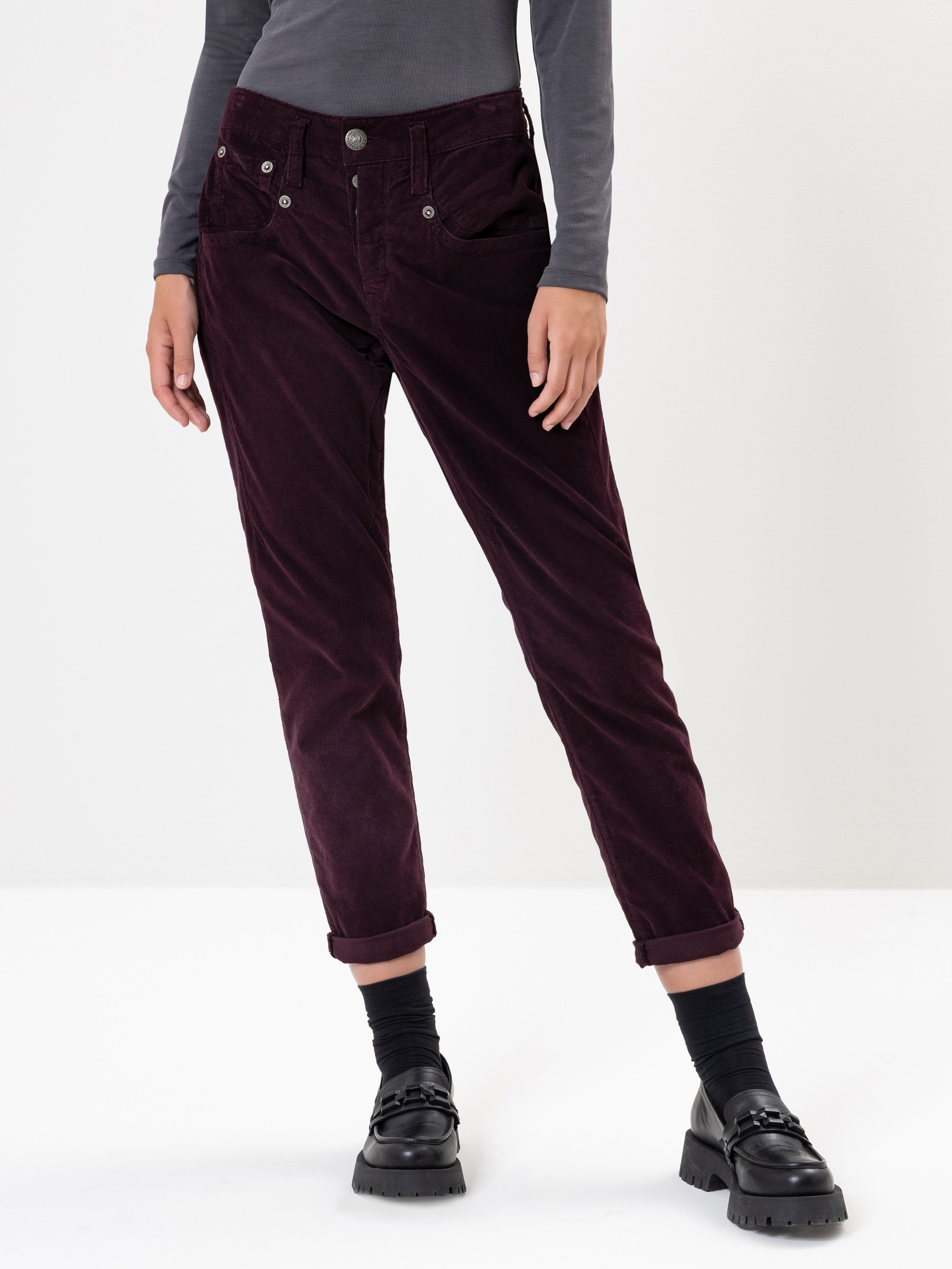 Modell Shyra Cropped Cordhose