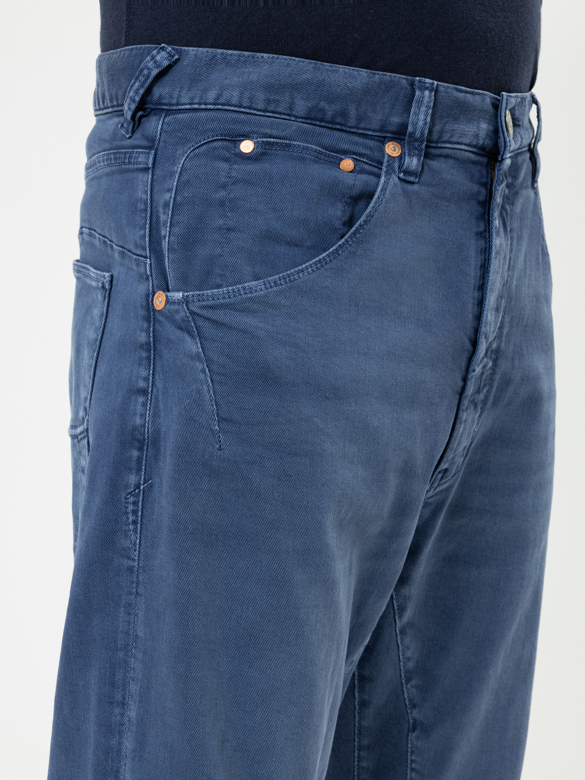 Modell Camper Hose mit Bio-Baumwolle