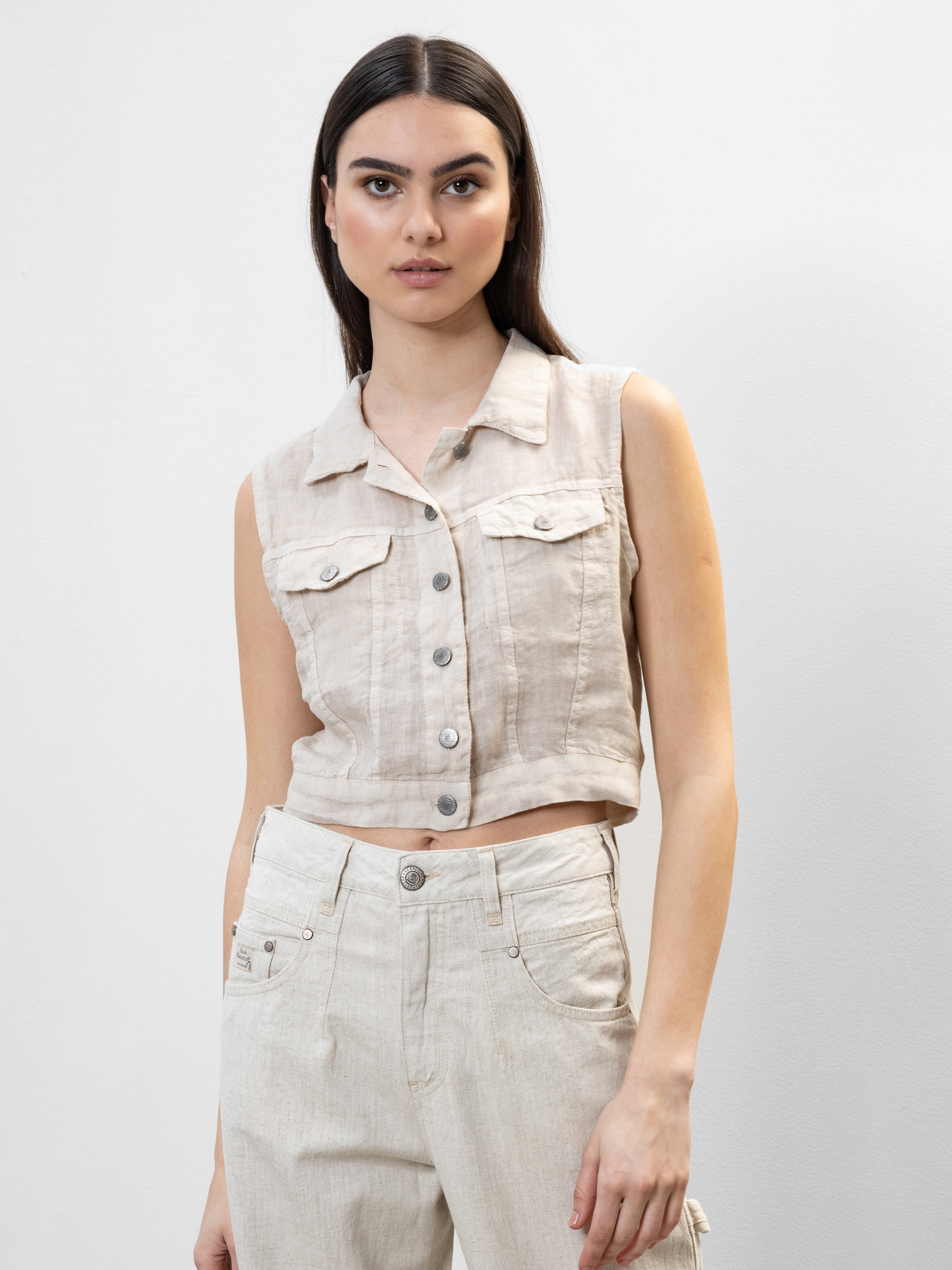 Modell Binie Leinenweste