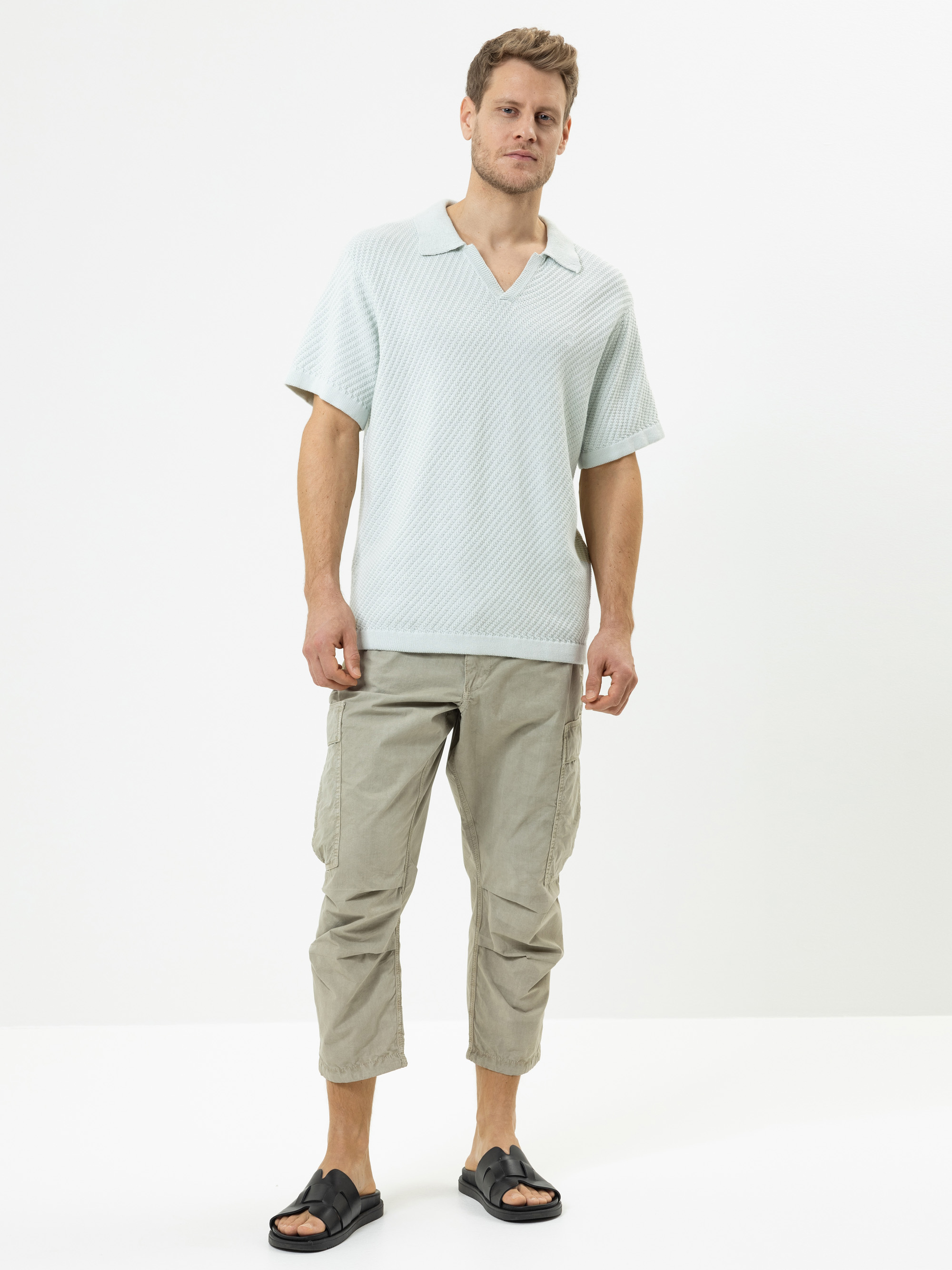 Modell Aidan Strick Polo aus Leinen mit Baumwolle