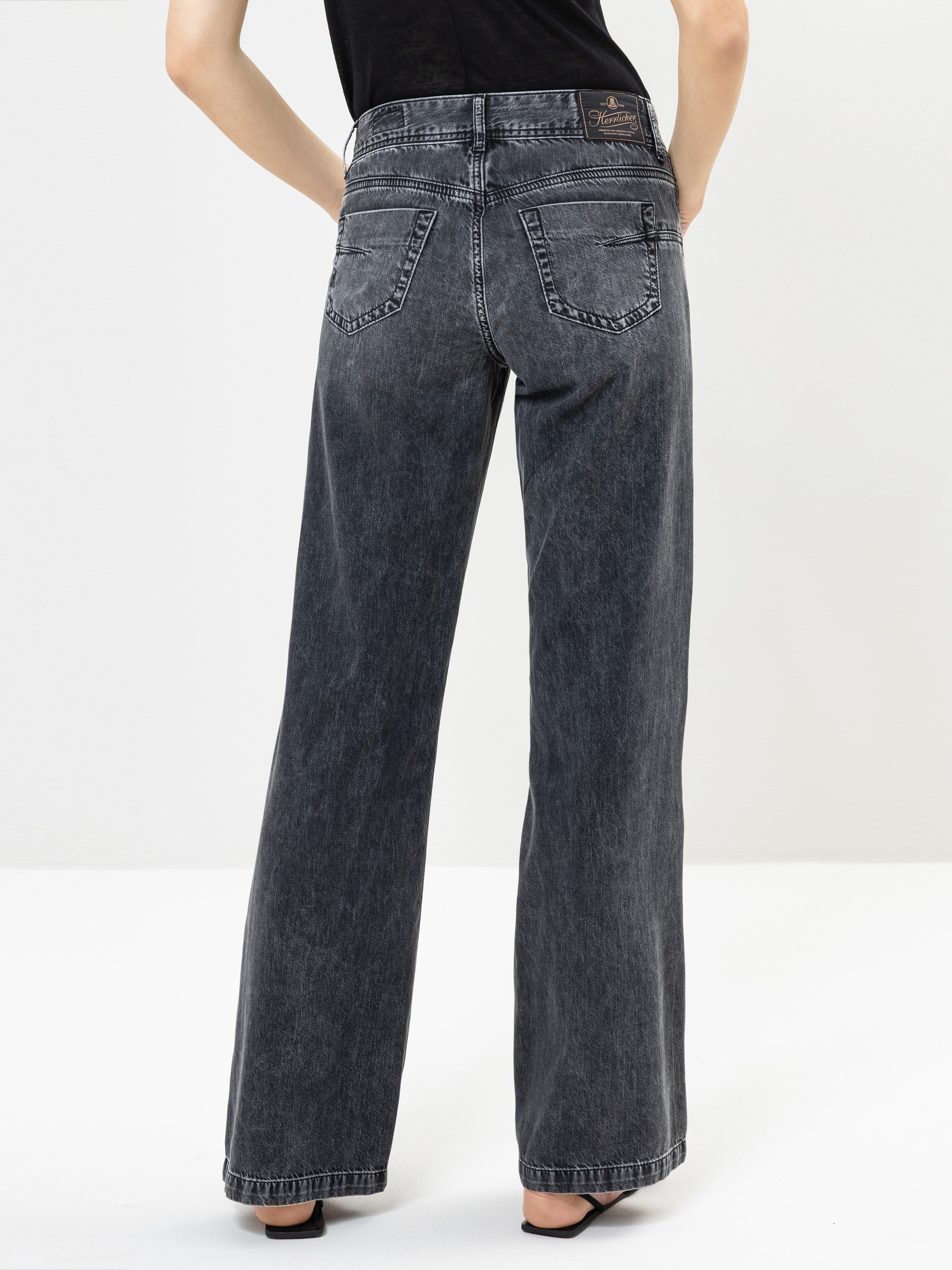 Modell  Edna Flared Jeans