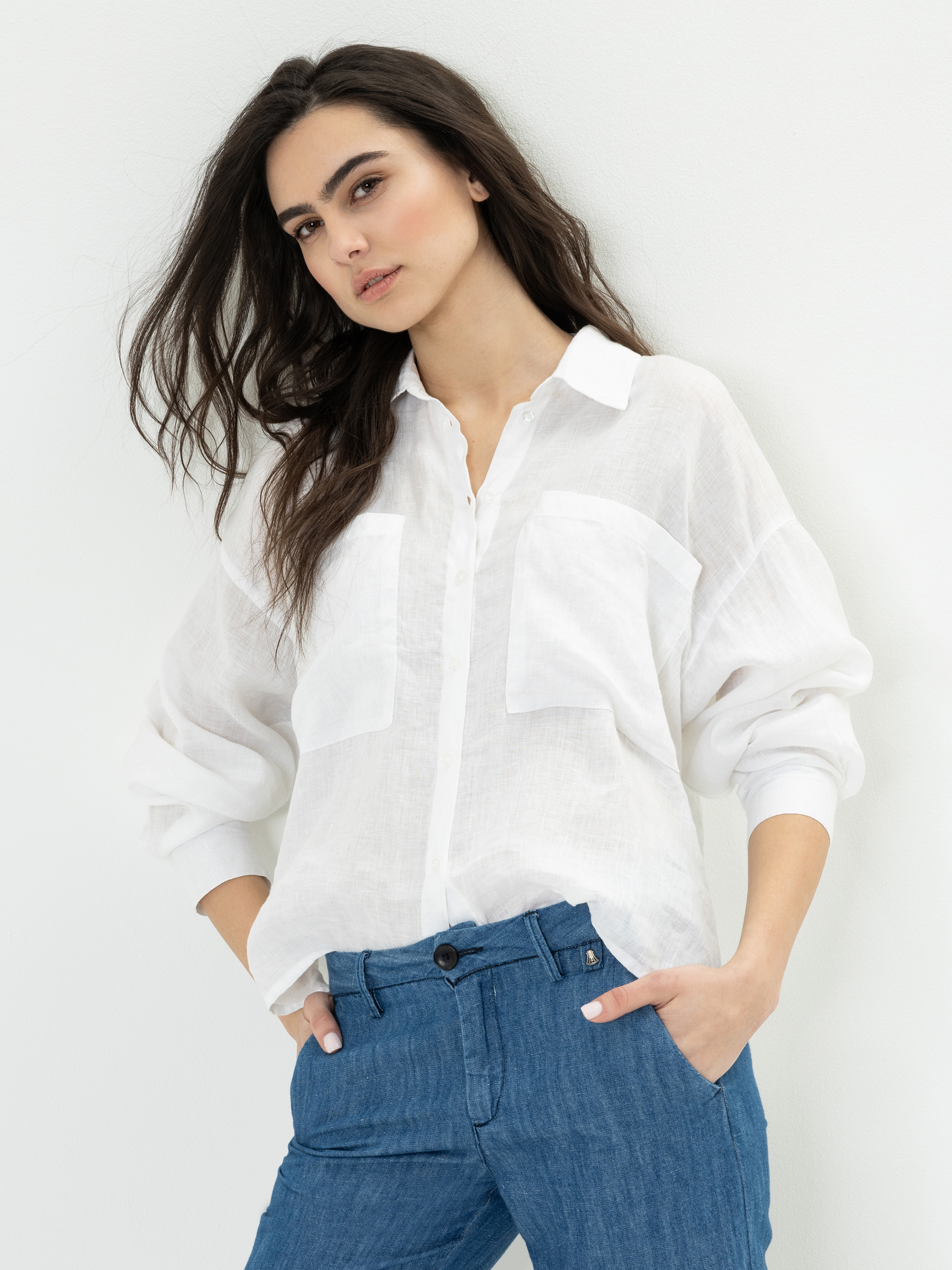 Modell Mirena Leinenhemd