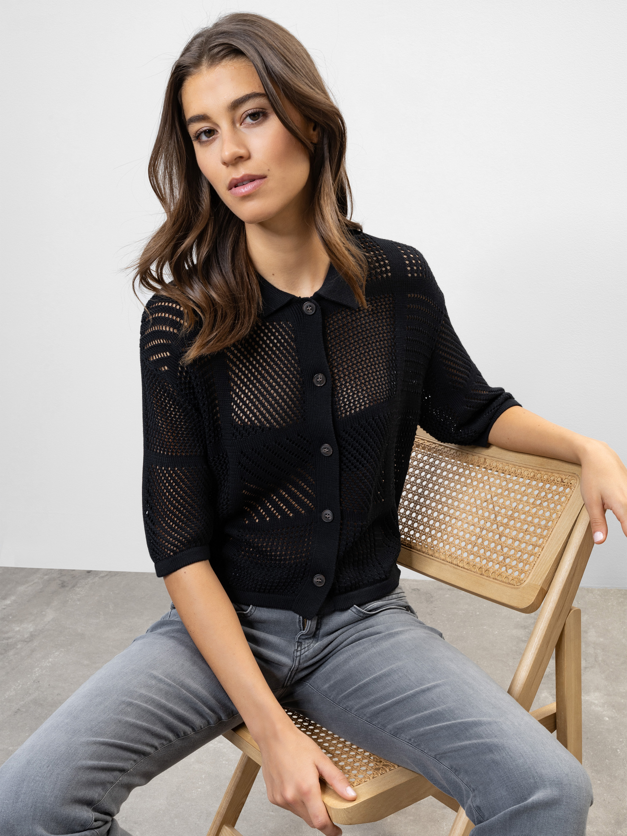 Modell Aina Lochstrick Cardigan