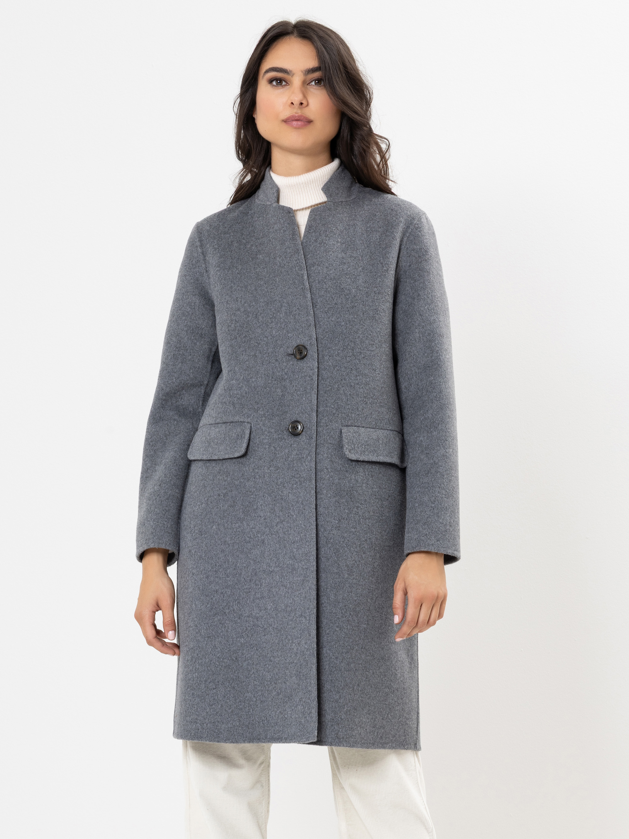 Modell Mariny Mantel aus Woolmix