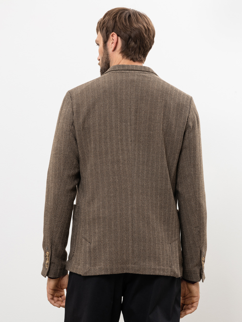 Modell  Mark Sakko mit Fischgrätmuster