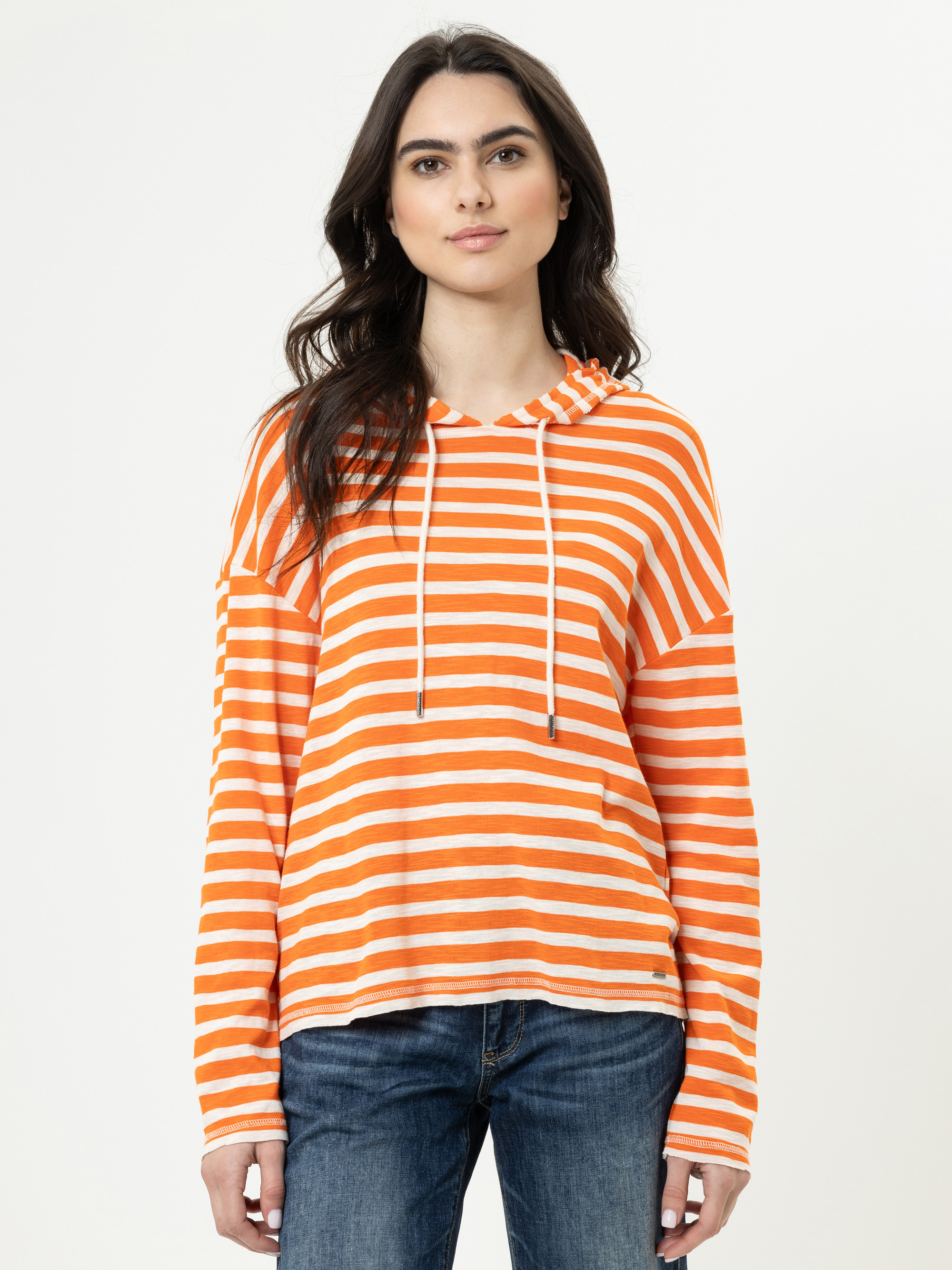 Modell  Addisyn Jersey Hoodie Langarmshirt