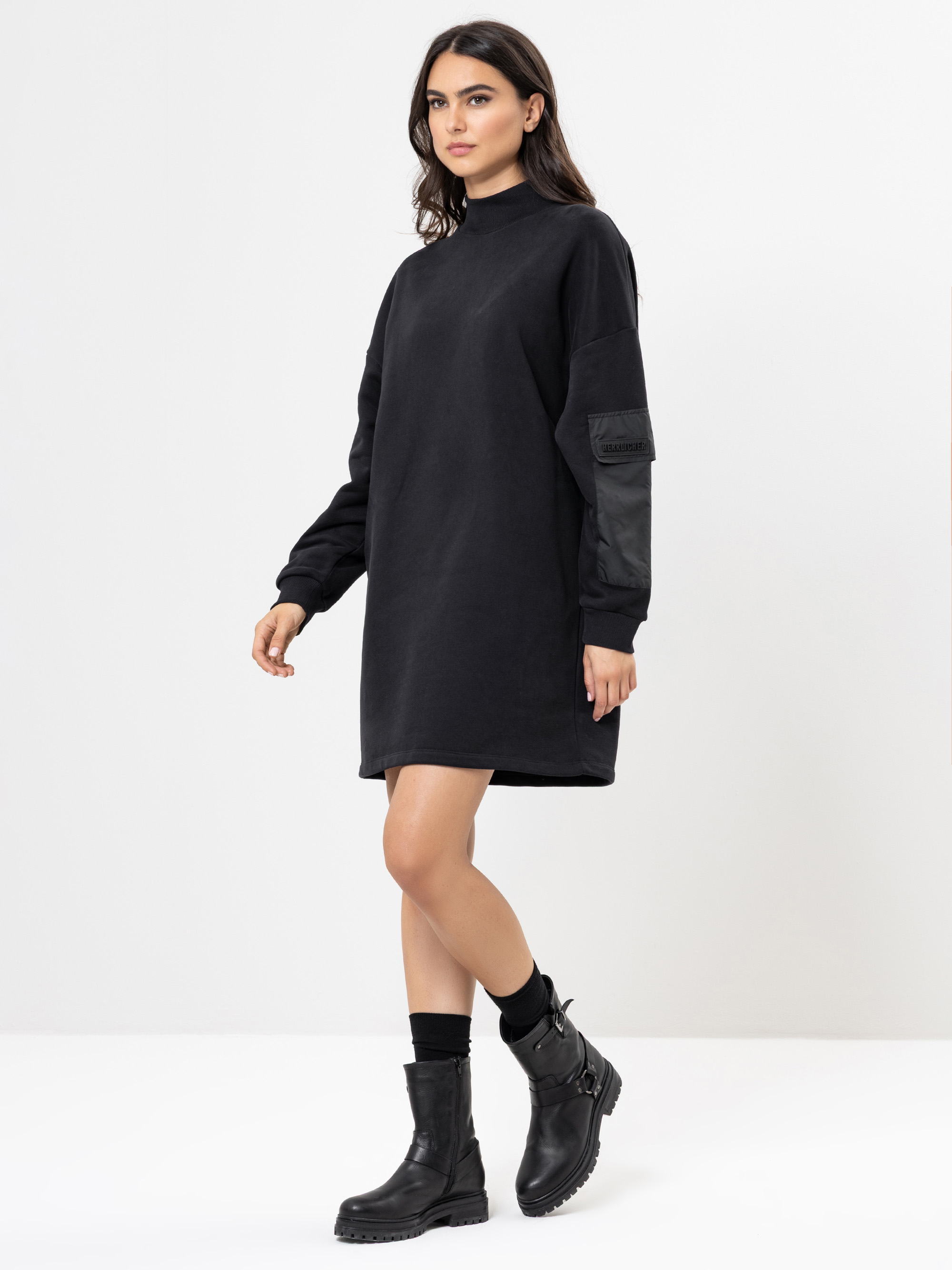 Modell Maryana Sweatshirt-Kleid