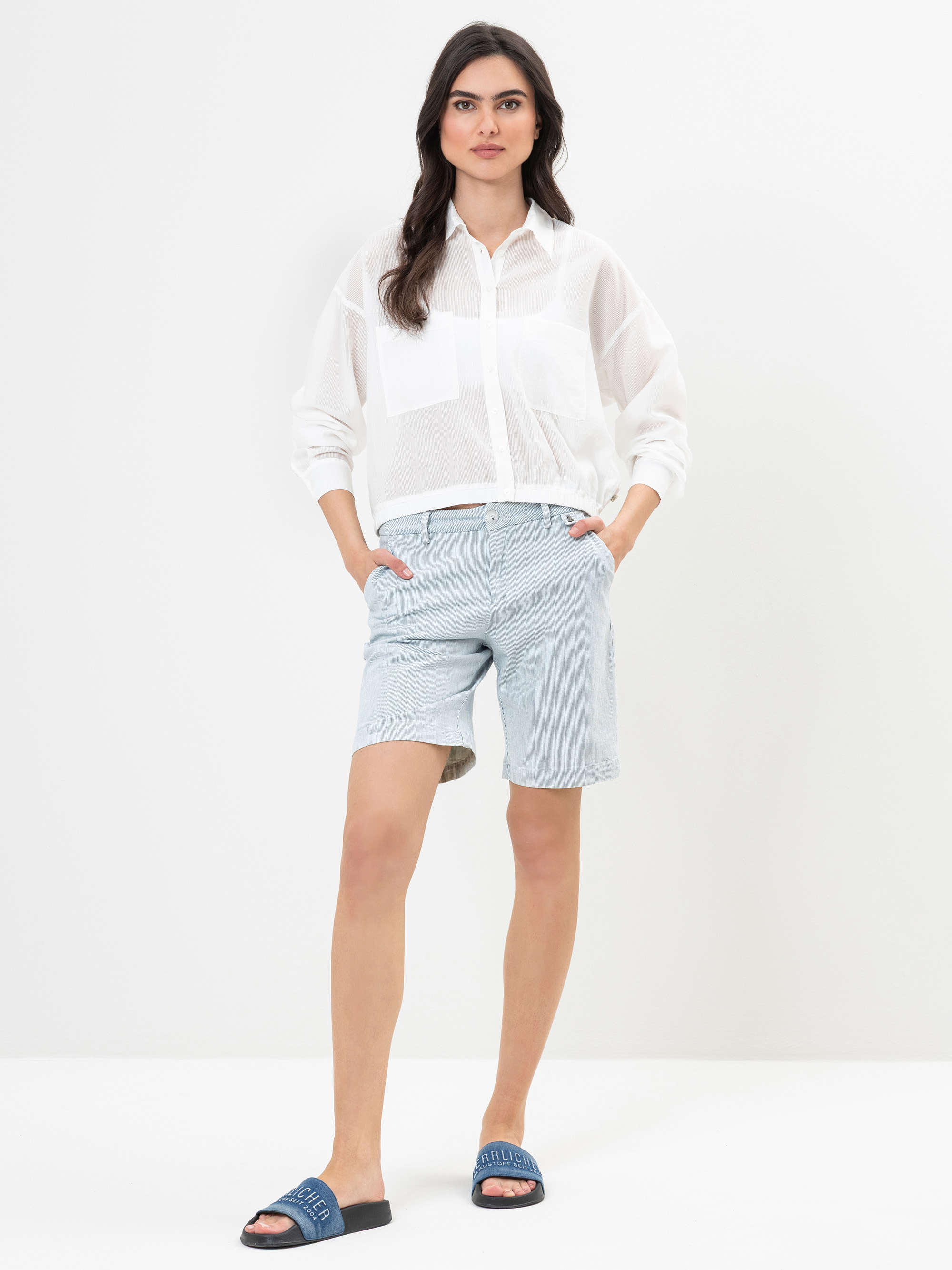 Modell Liline Hemdbluse