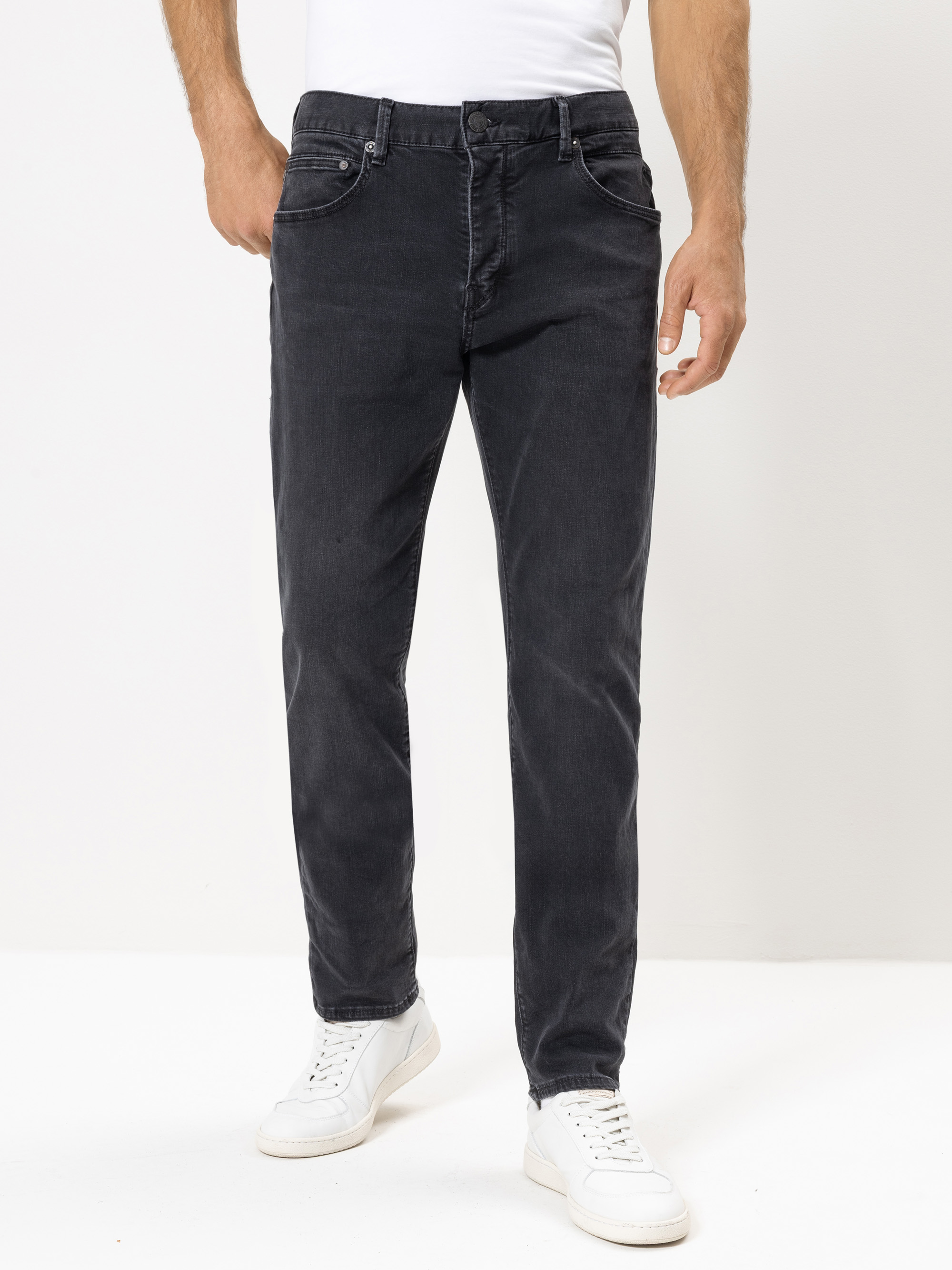 Modell Tyler Tapered Jeans