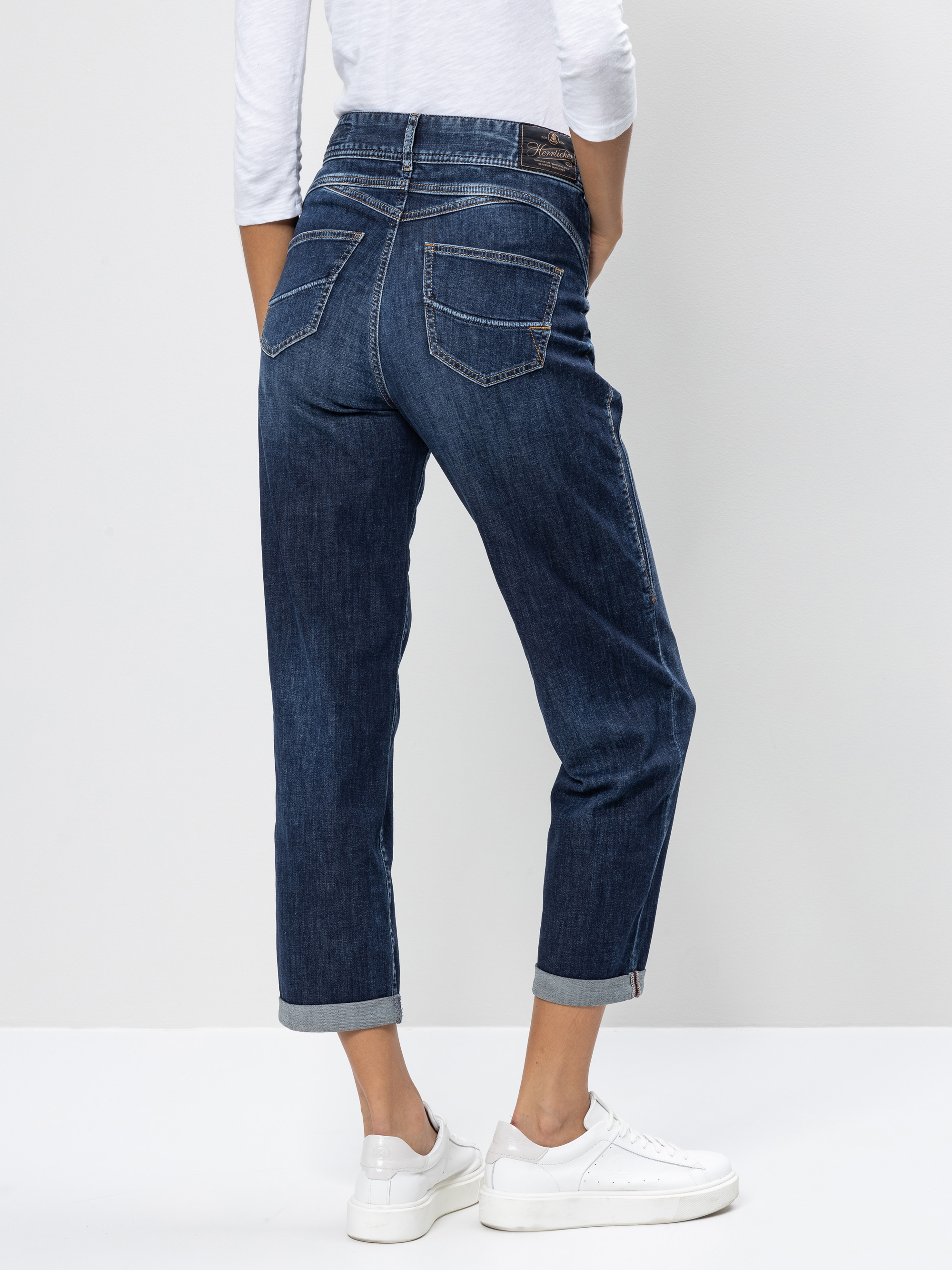 Modell  Gila HI Tap High Waist Jeans mit recycelter Baumwolle
