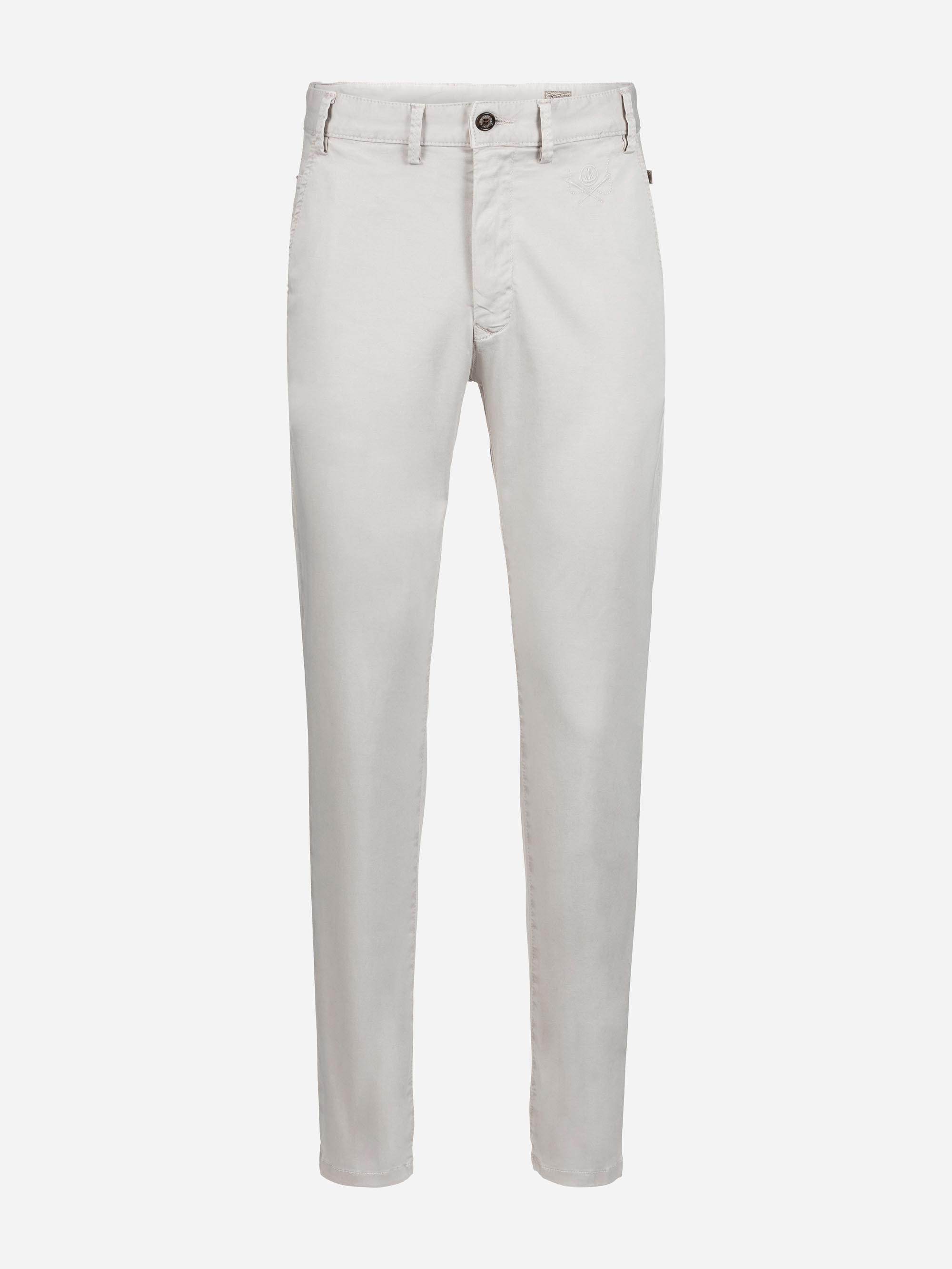 Modell Iver Wurschti Chinohose aus Bio-Baumwolle