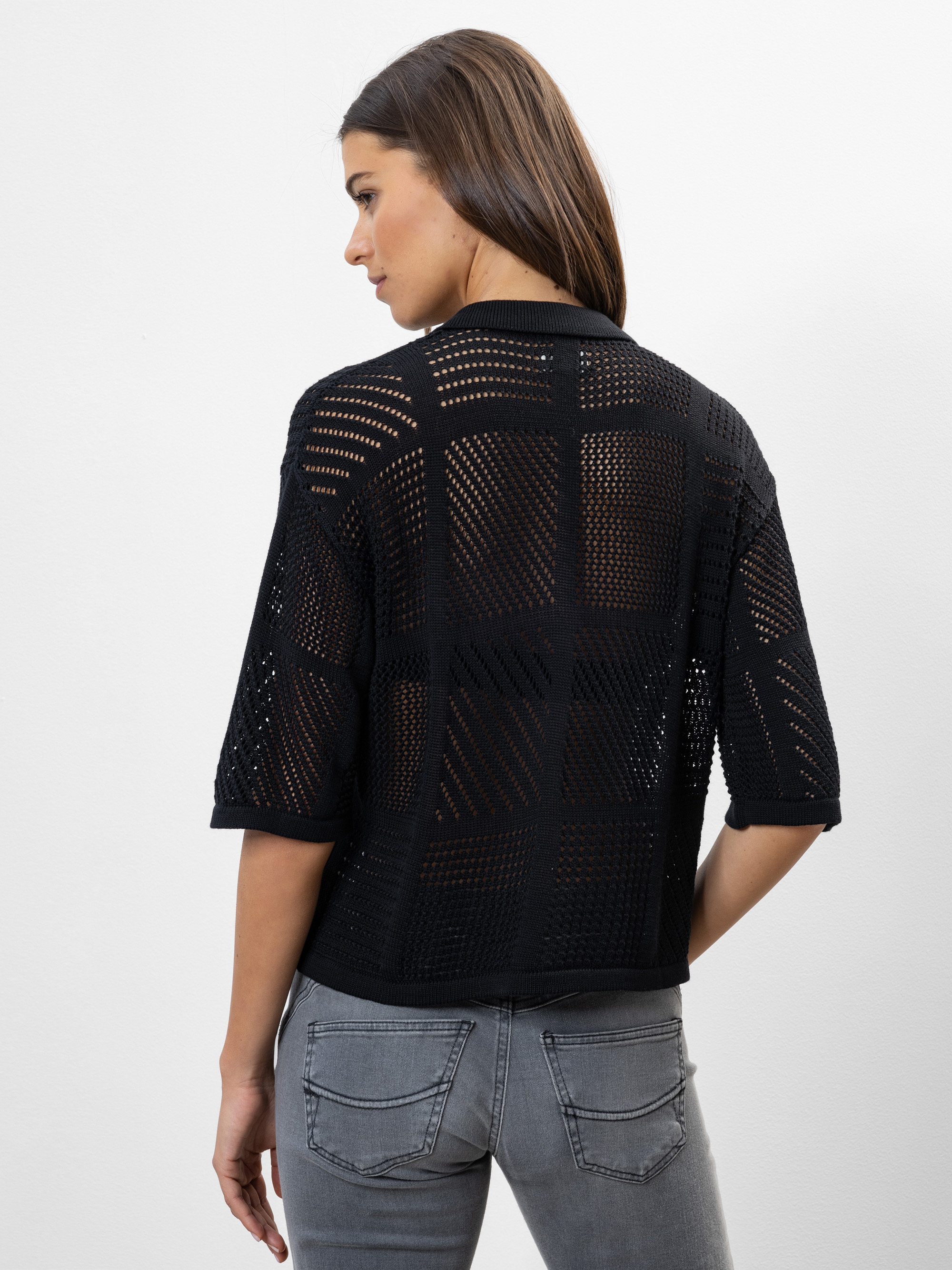 Modell Aina Lochstrick Cardigan