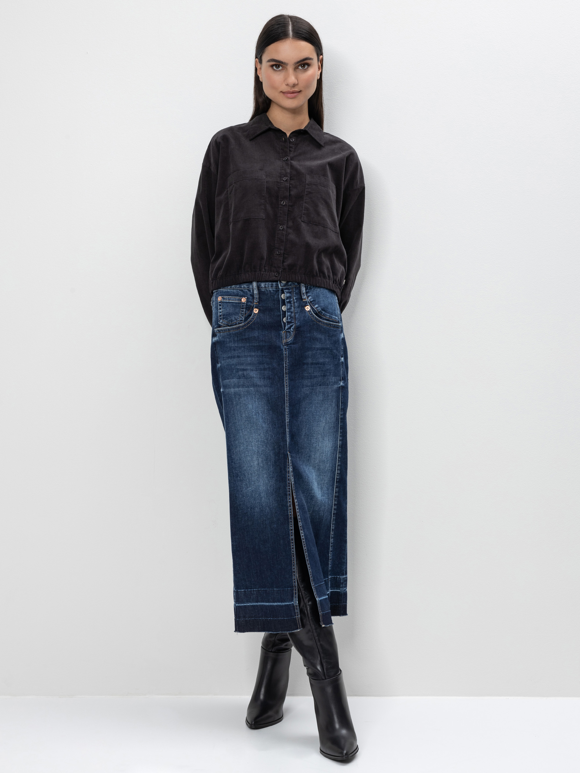 Modell Shyra Jeansrock lang mit recycelter Baumwolle