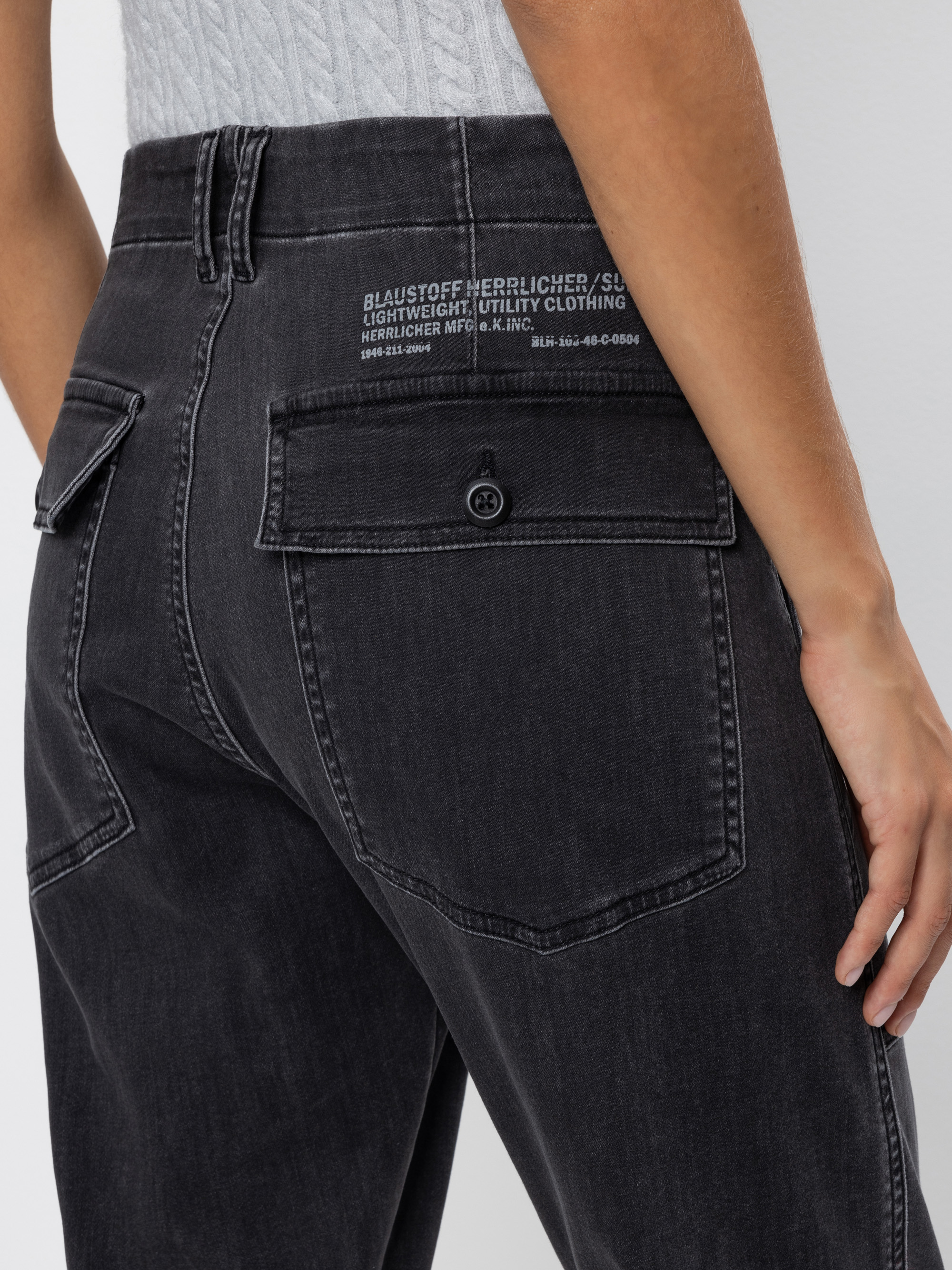 Modell Fatique Women Slim Jeans aus Sweat Denim