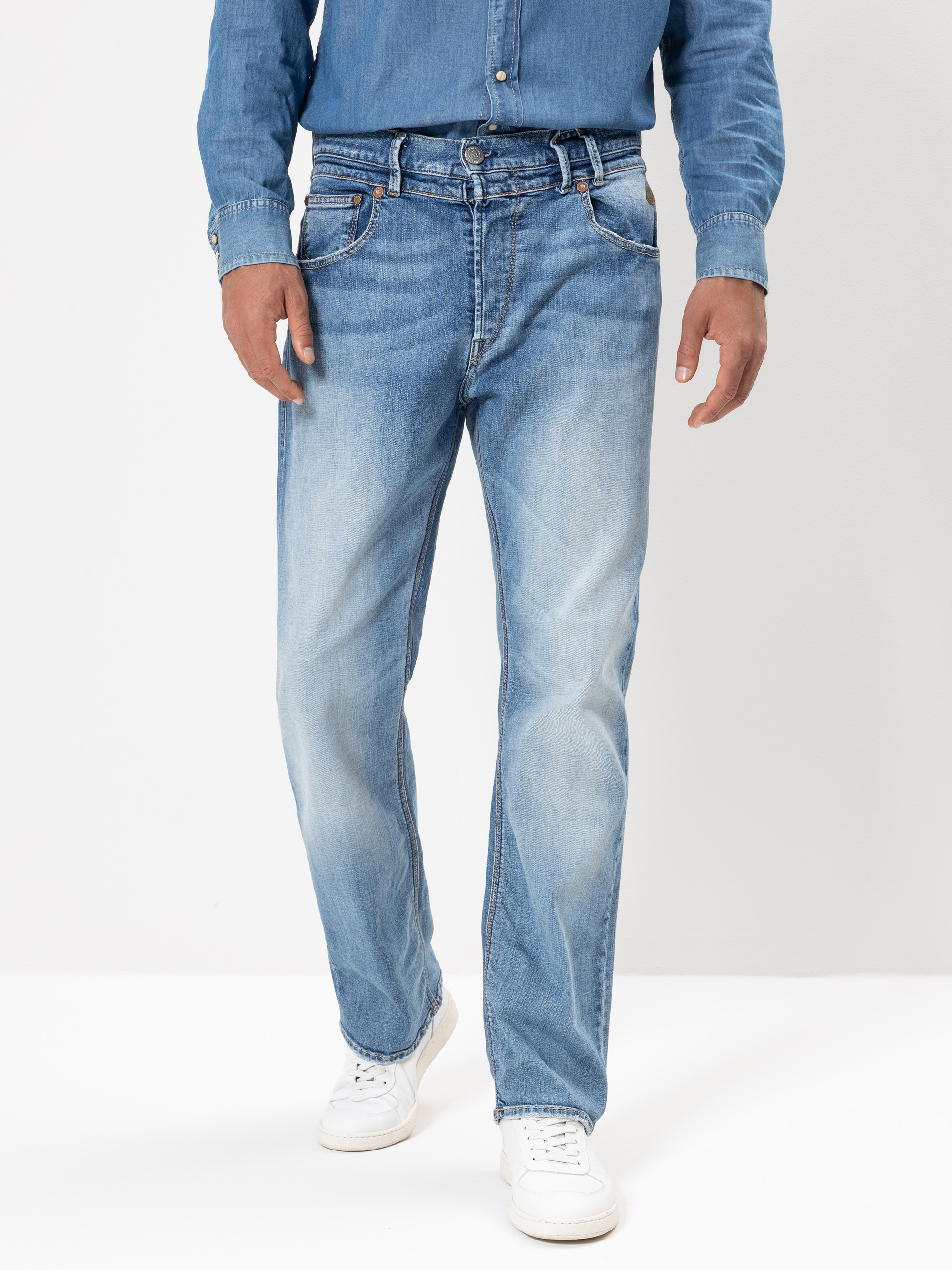 Modell Tucker Wide Jeans aus Bio-Baumwolle