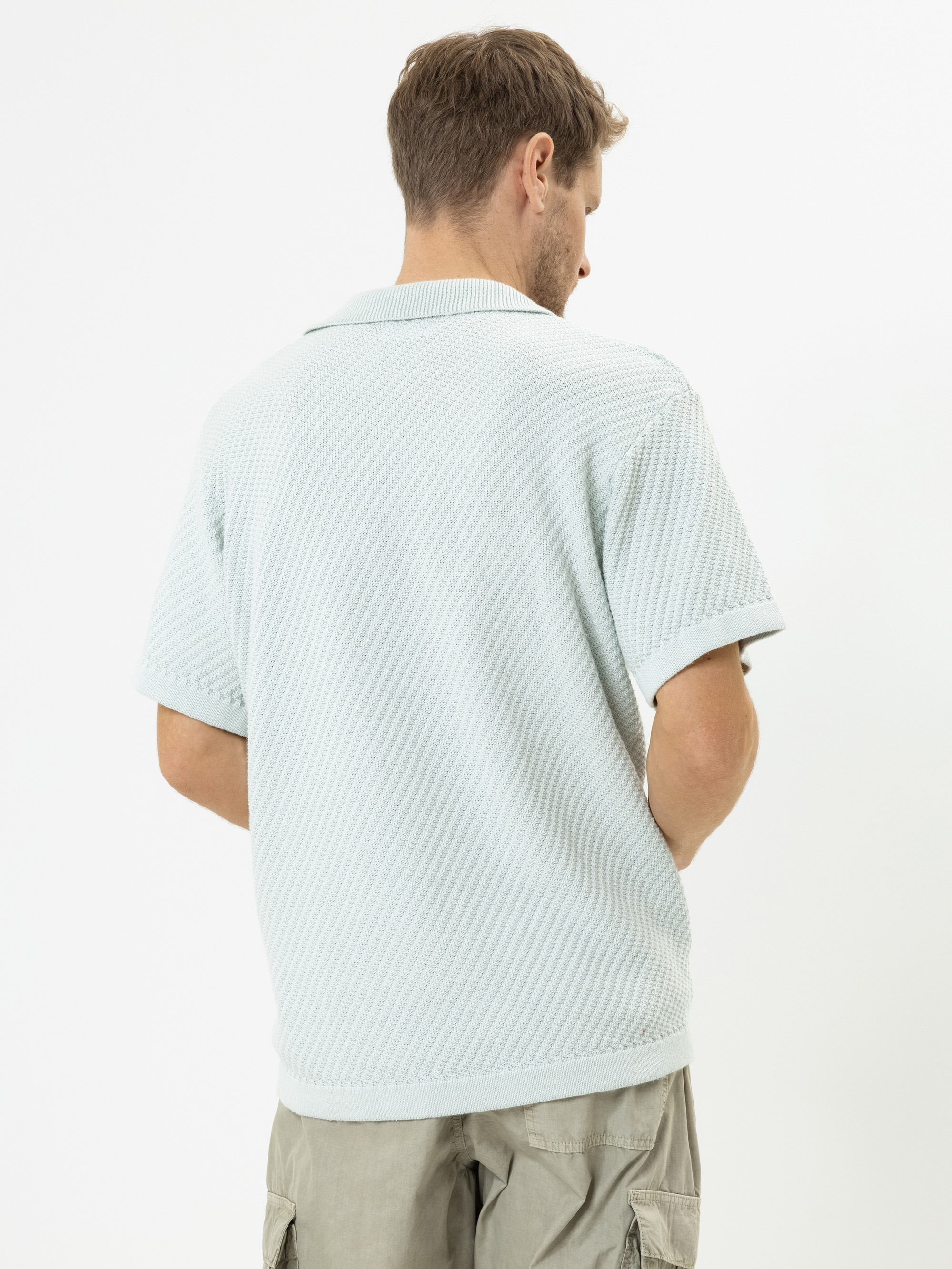 Modell Aidan Strick Polo aus Leinen mit Baumwolle