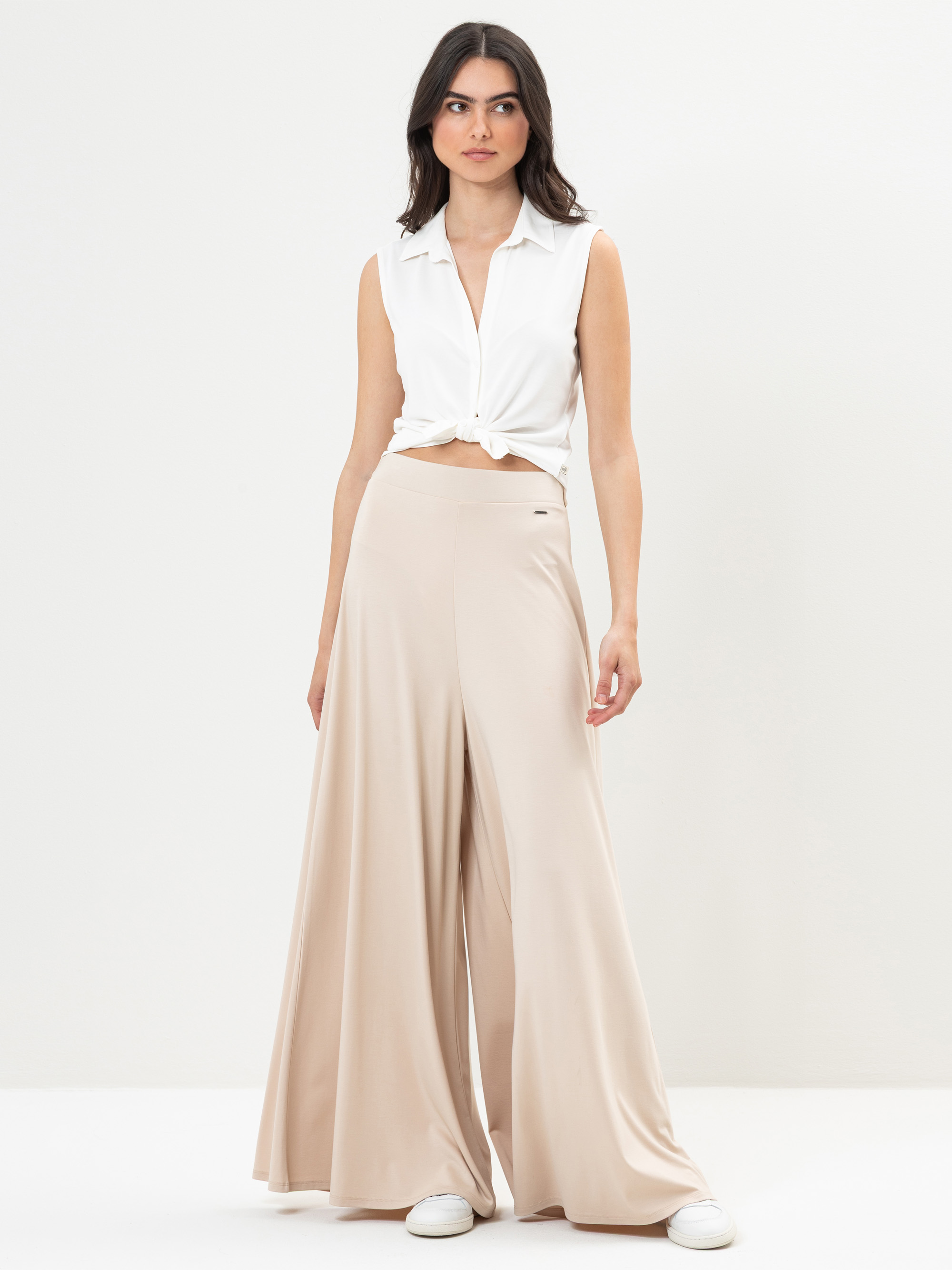 Modell Derya Bluse ohne Ärmel