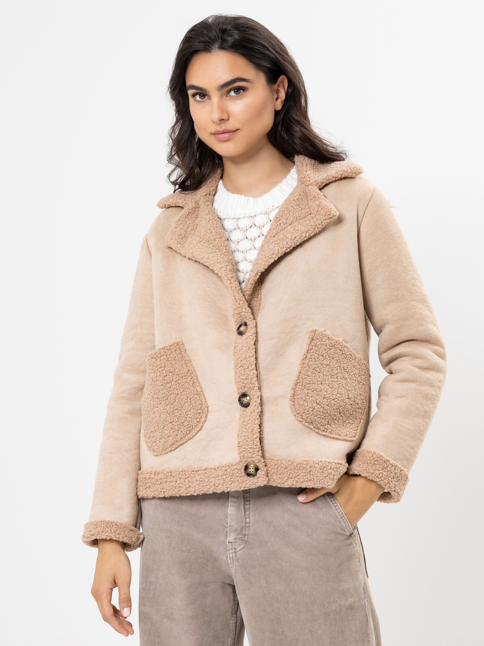 Modell Tamina Jacke aus veganem Leder