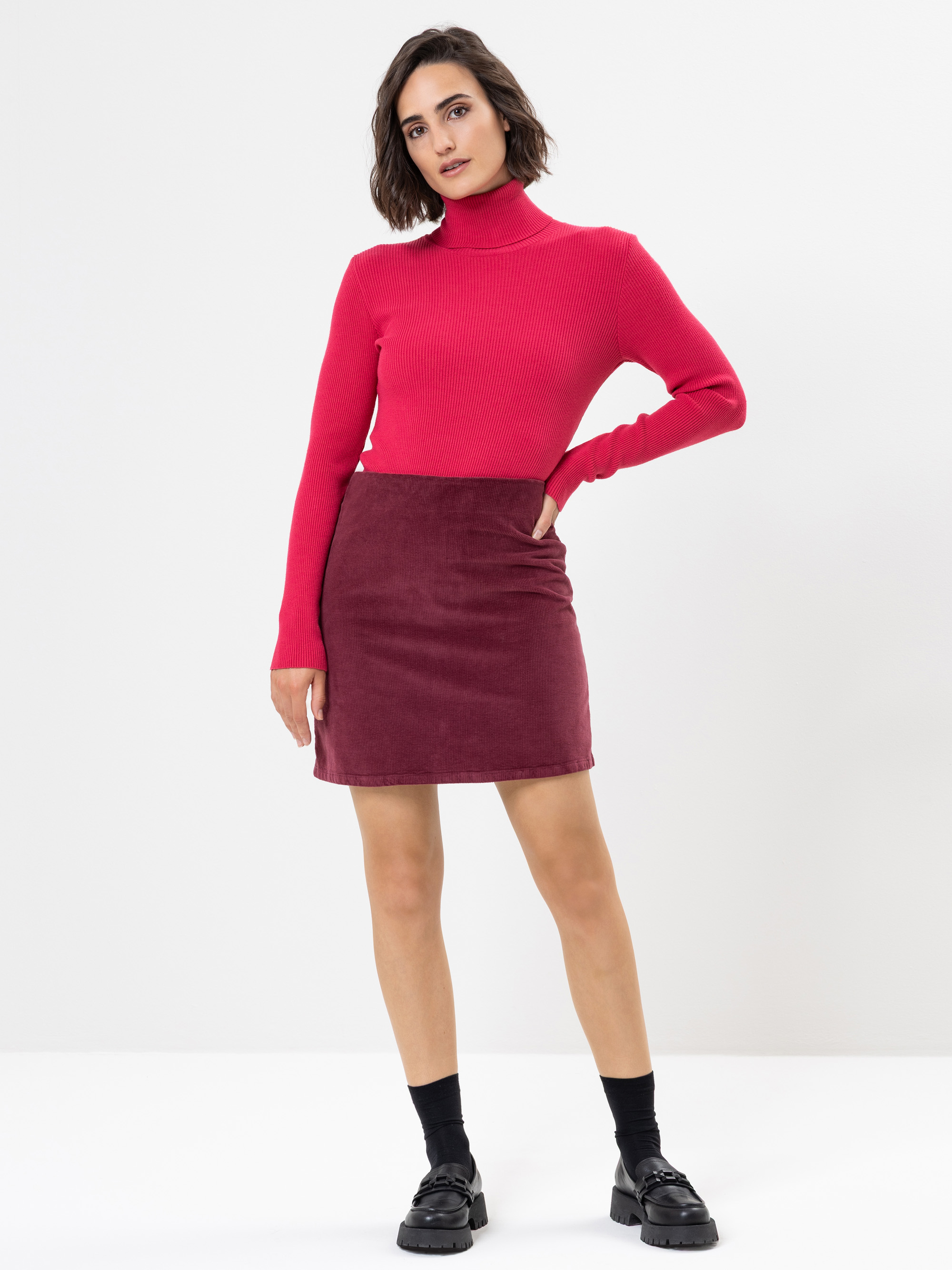 Modell Zelma Minirock aus Cord