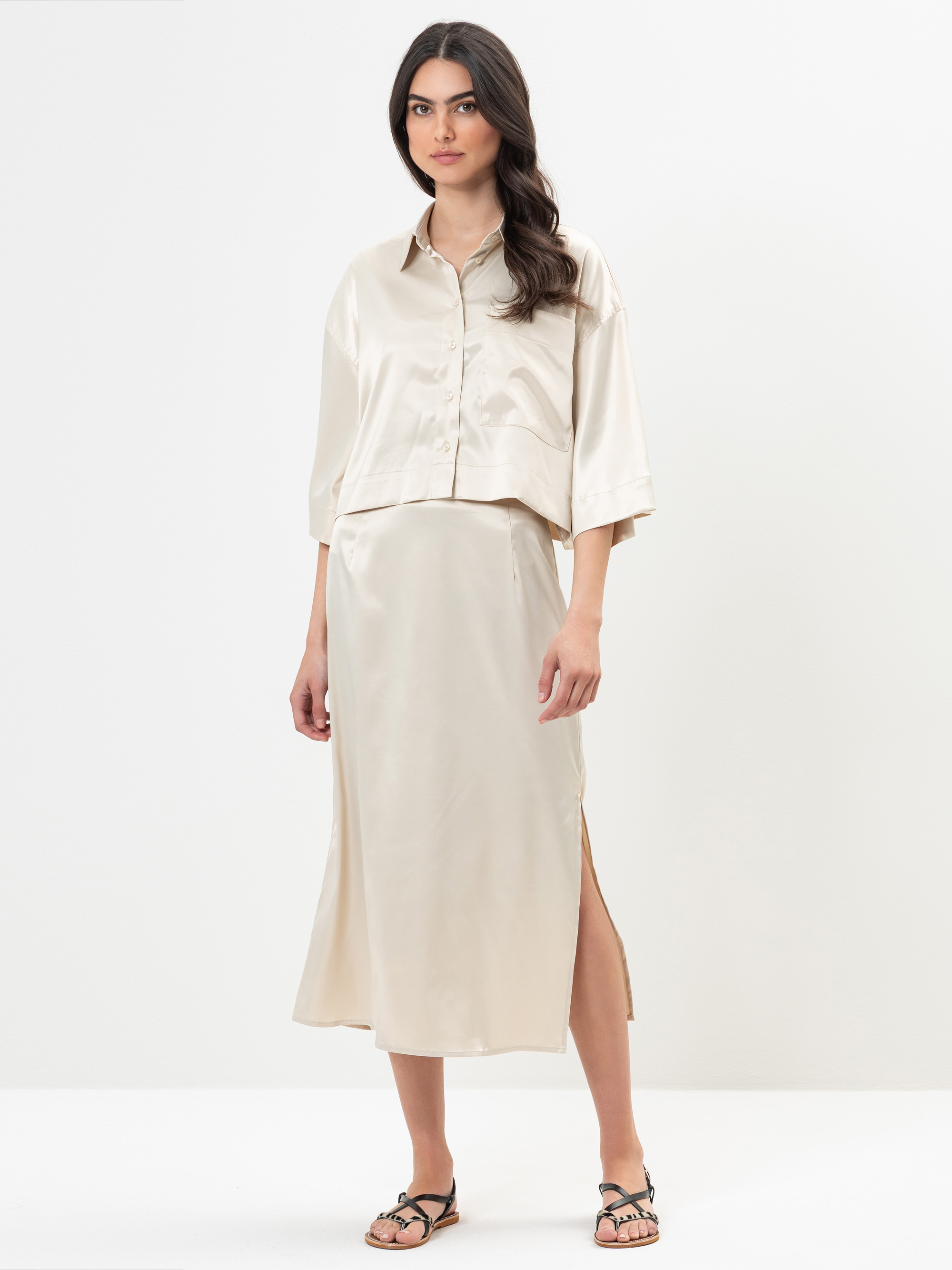 Modell Cece Rock aus Satin