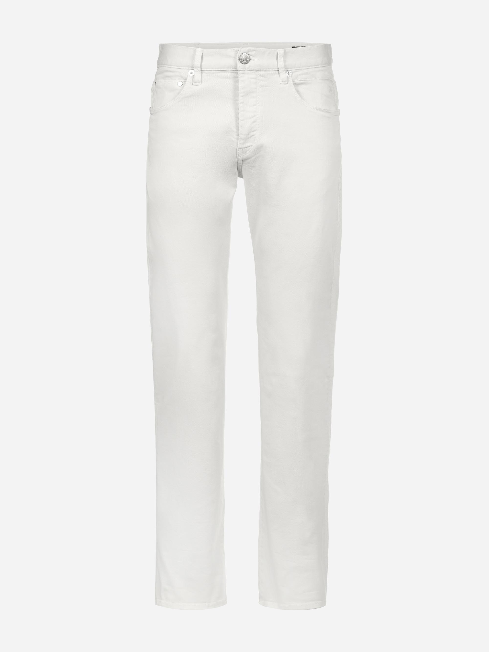 Modell Tyler Tapered Jeans mit Bio-Baumwolle