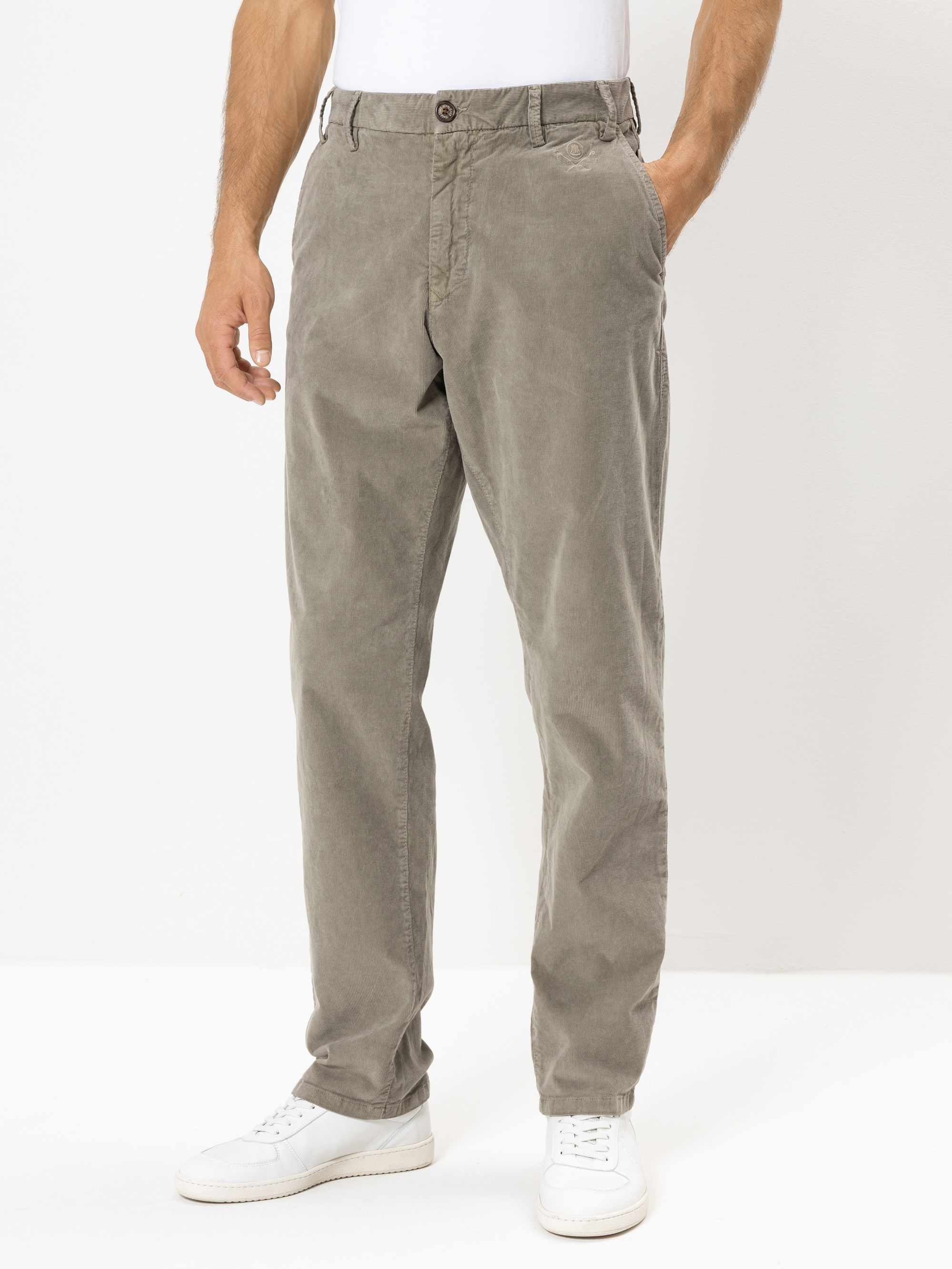 Modell Clifford Cordhose