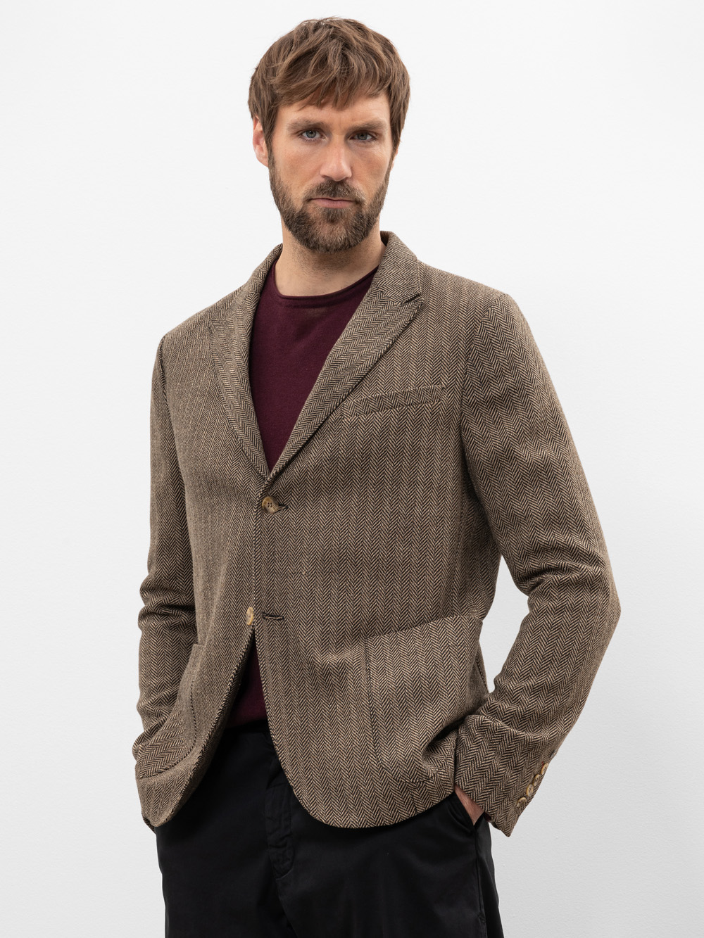 Modell  Mark Sakko mit Fischgrätmuster