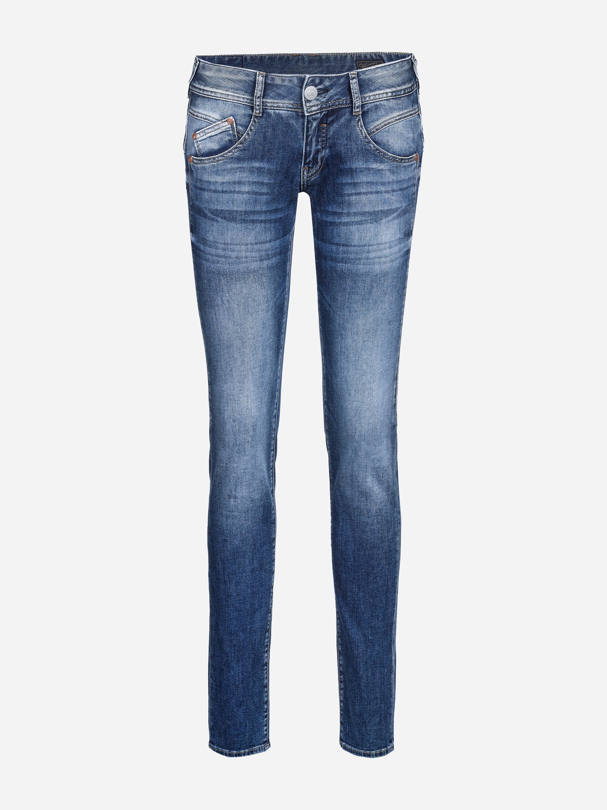 Modell Gila Slim Jeans mit recycelter Baumwolle