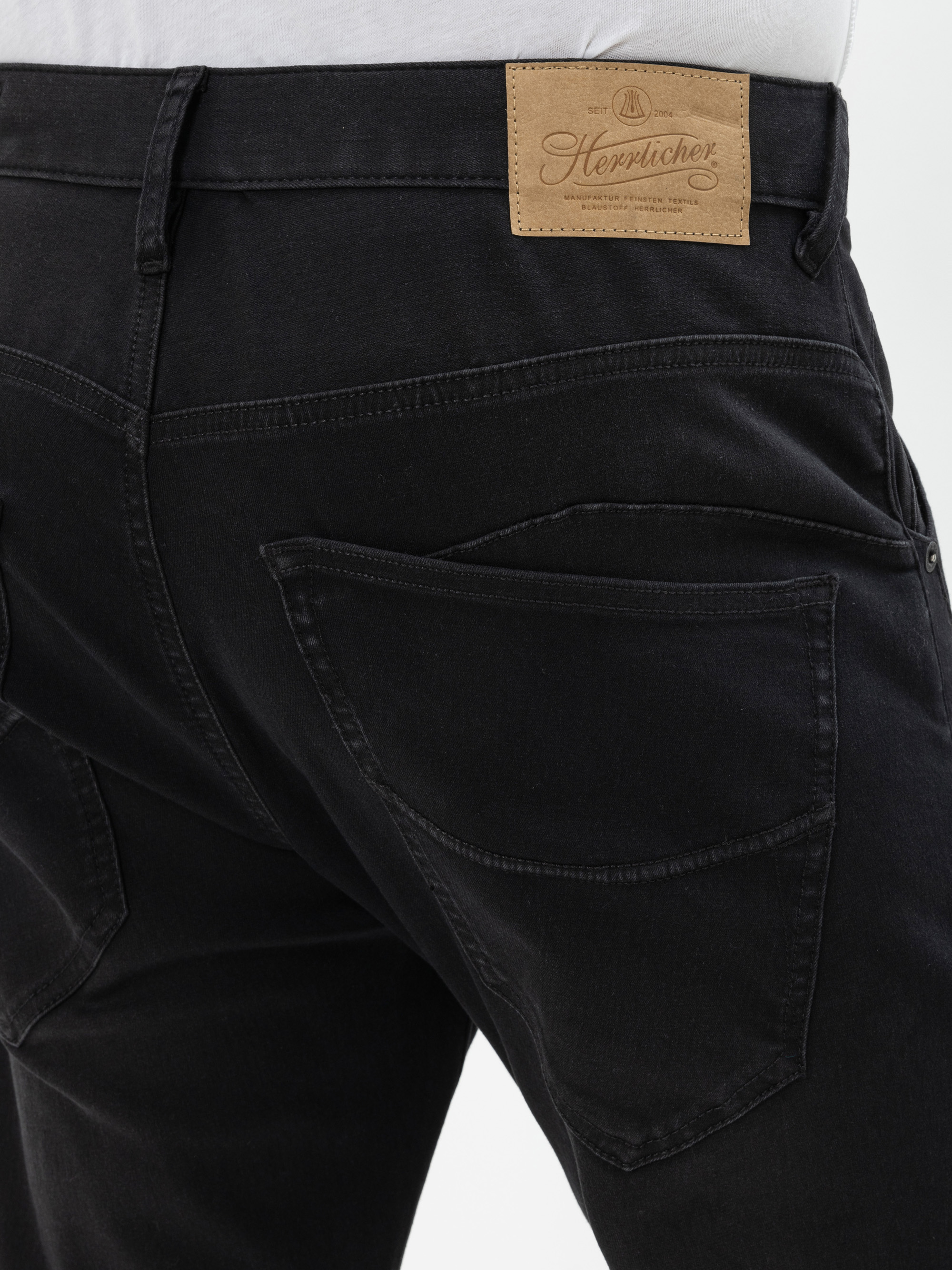 Modell Camper Jeans aus Reused Denim