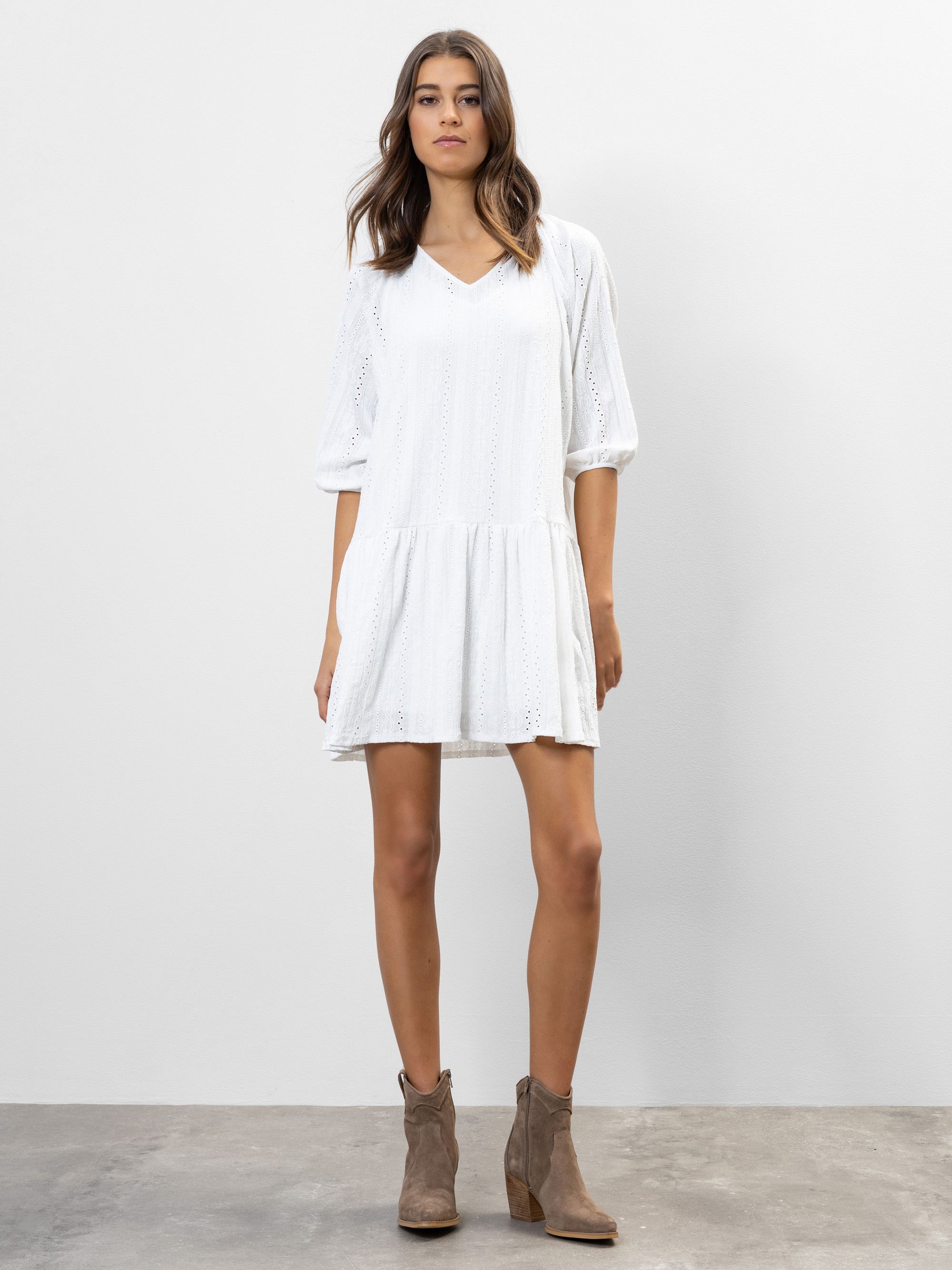 Modell Norina Kleid aus Jersey Lochspitze