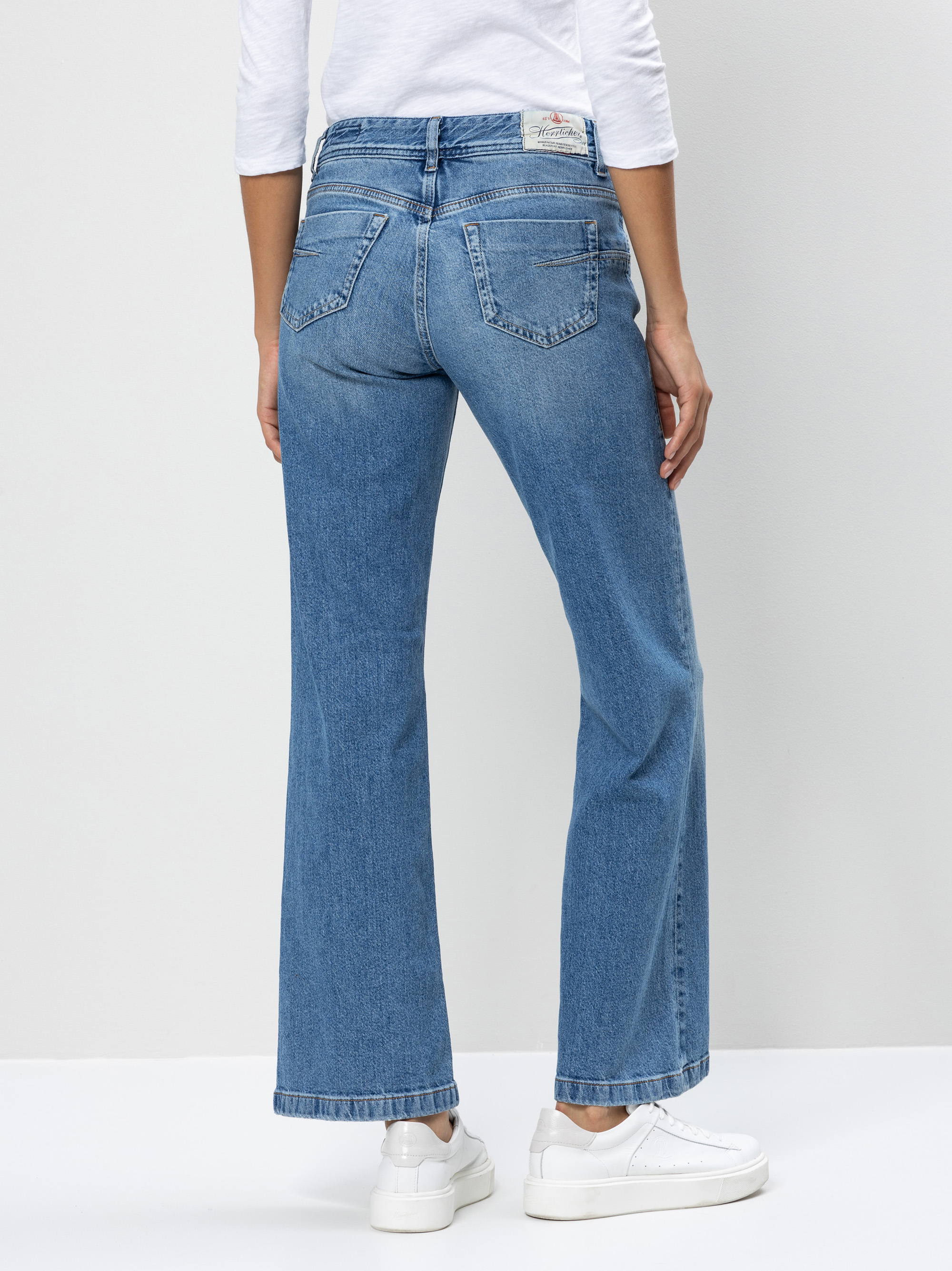 Modell  Edna Flared Jeans