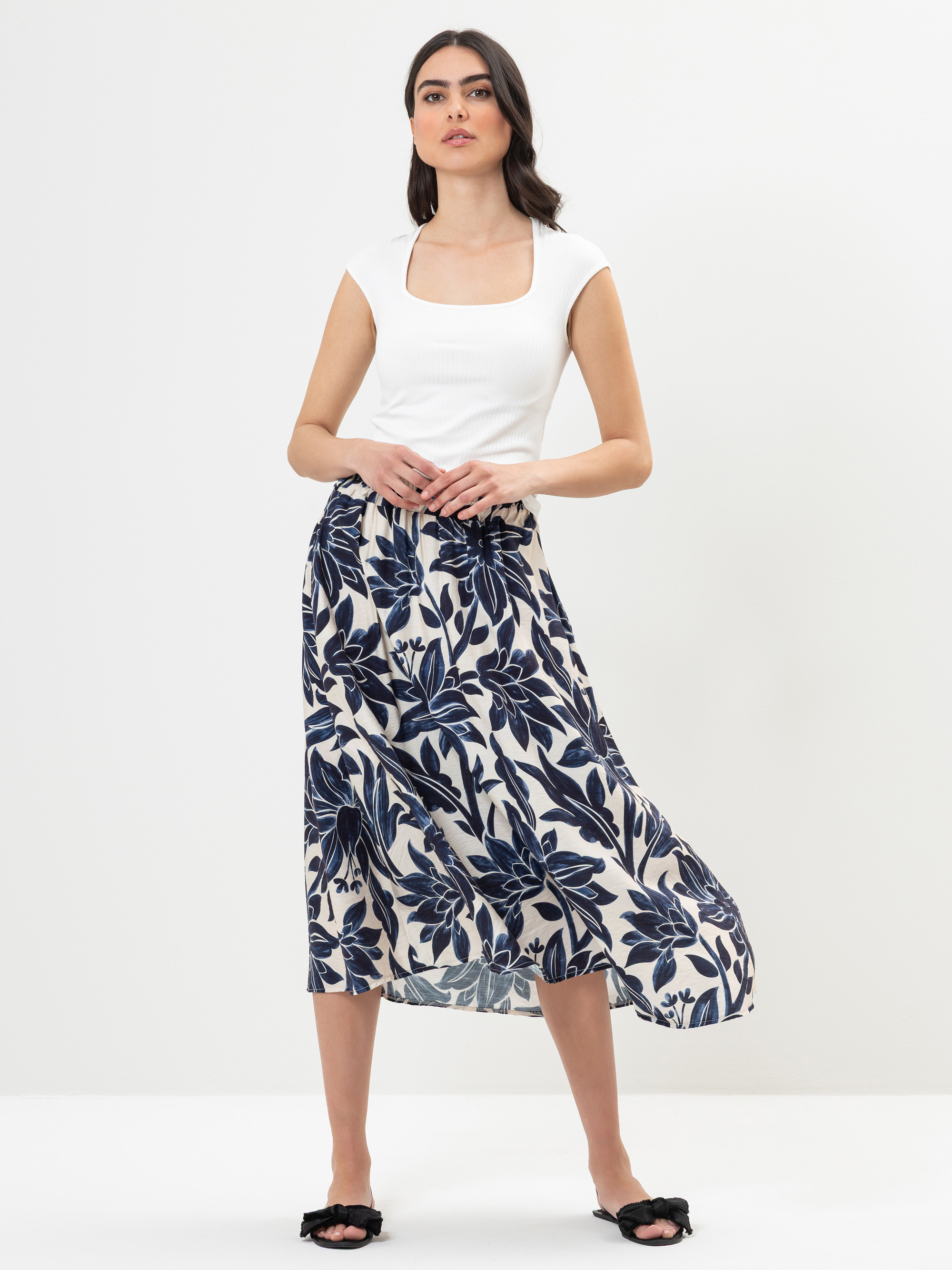 Modell Madilyn Feinripp T-Shirt