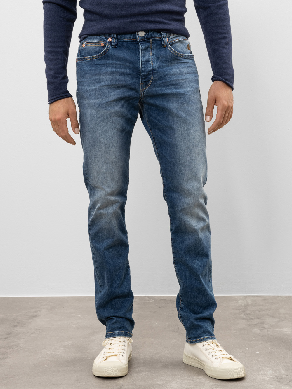 Modell Tyler Tapered Jeans aus Bio-Baumwolle