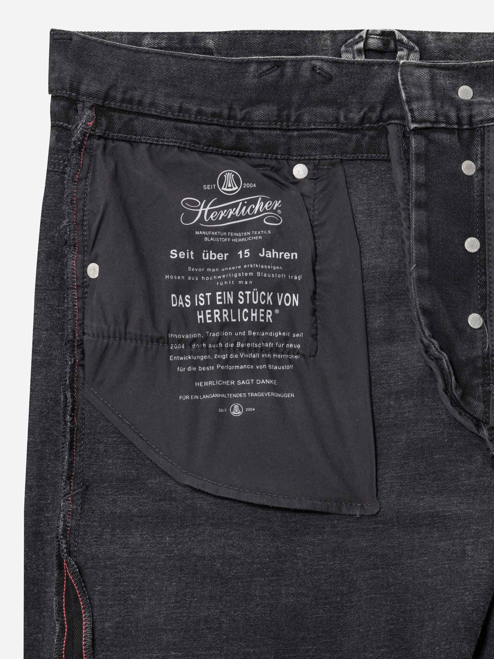 Modell Tucker Cashmere Touch Jeans mit Bio-Baumwolle