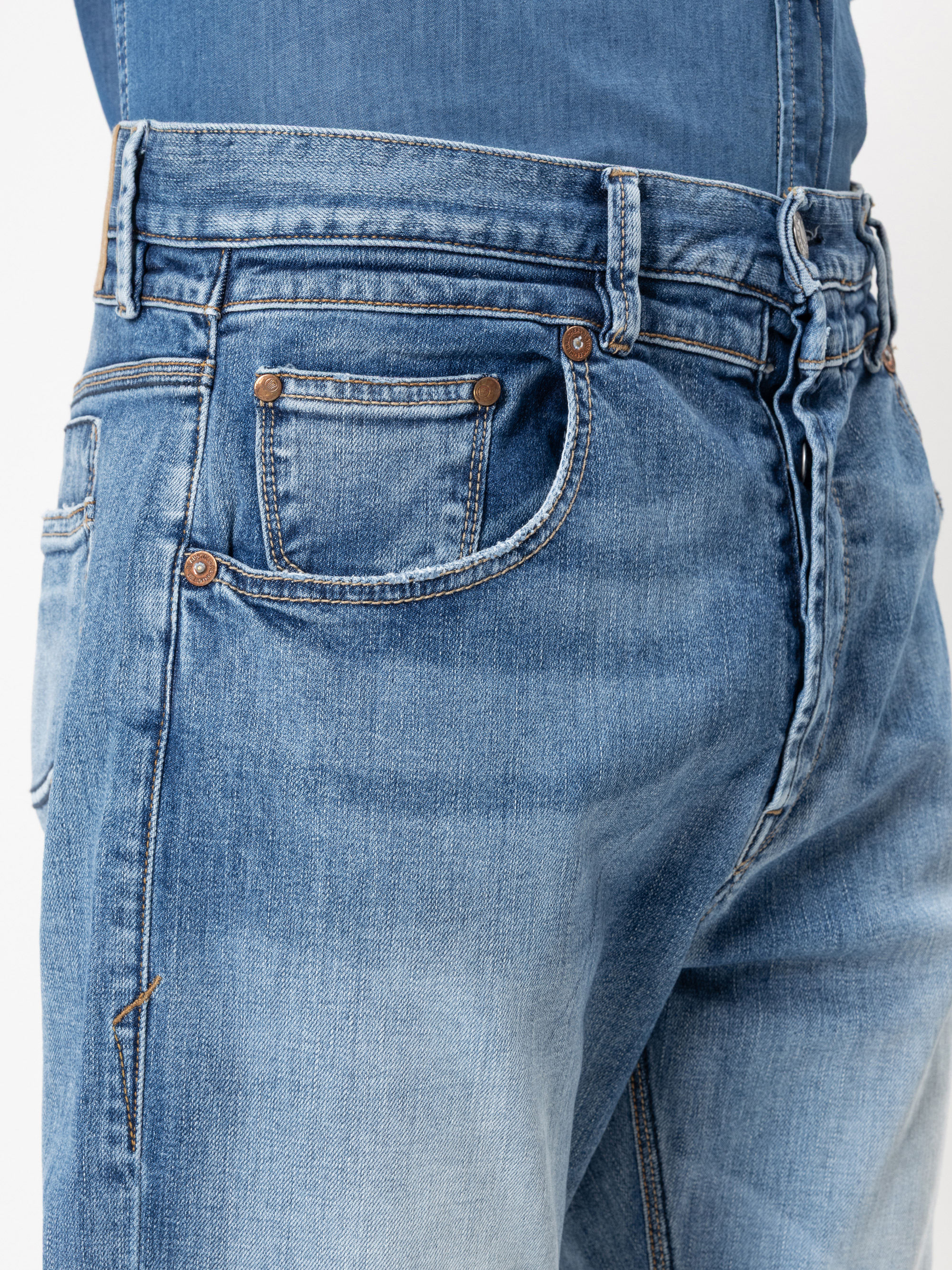 Modell Tucker Wide Jeans aus Bio-Baumwolle