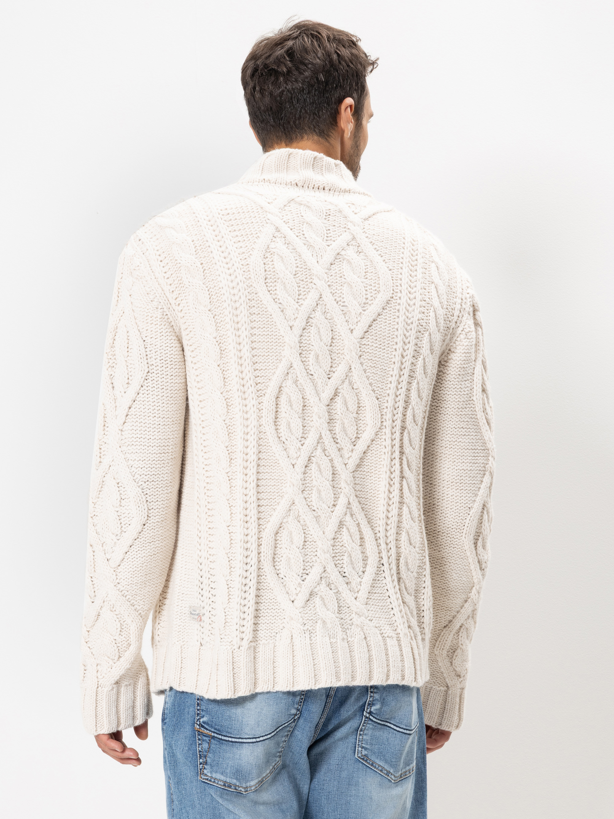 Modell Kyle Zopfpullover